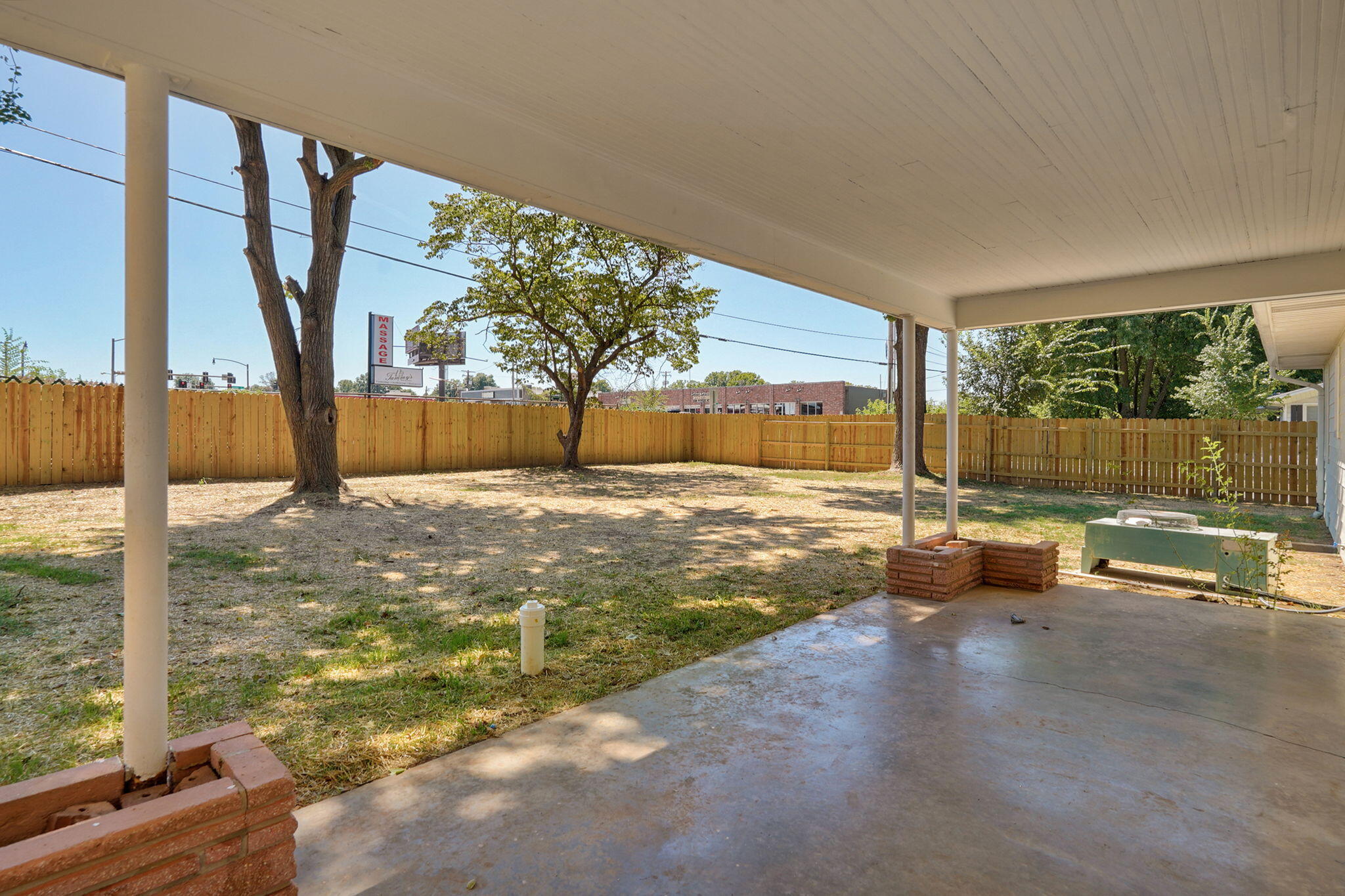 652 West University Street Property Photo 24