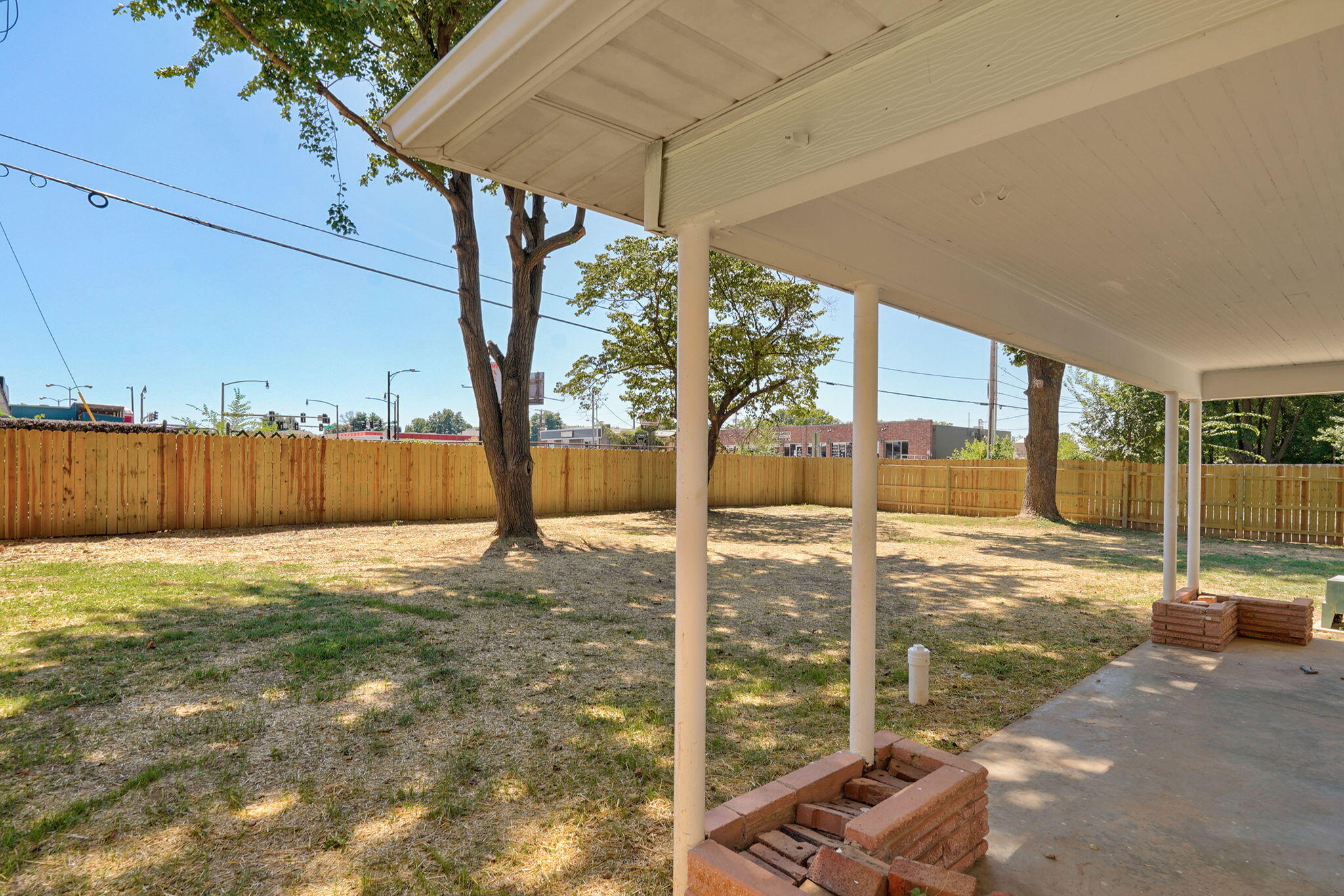 652 West University Street Property Photo 25