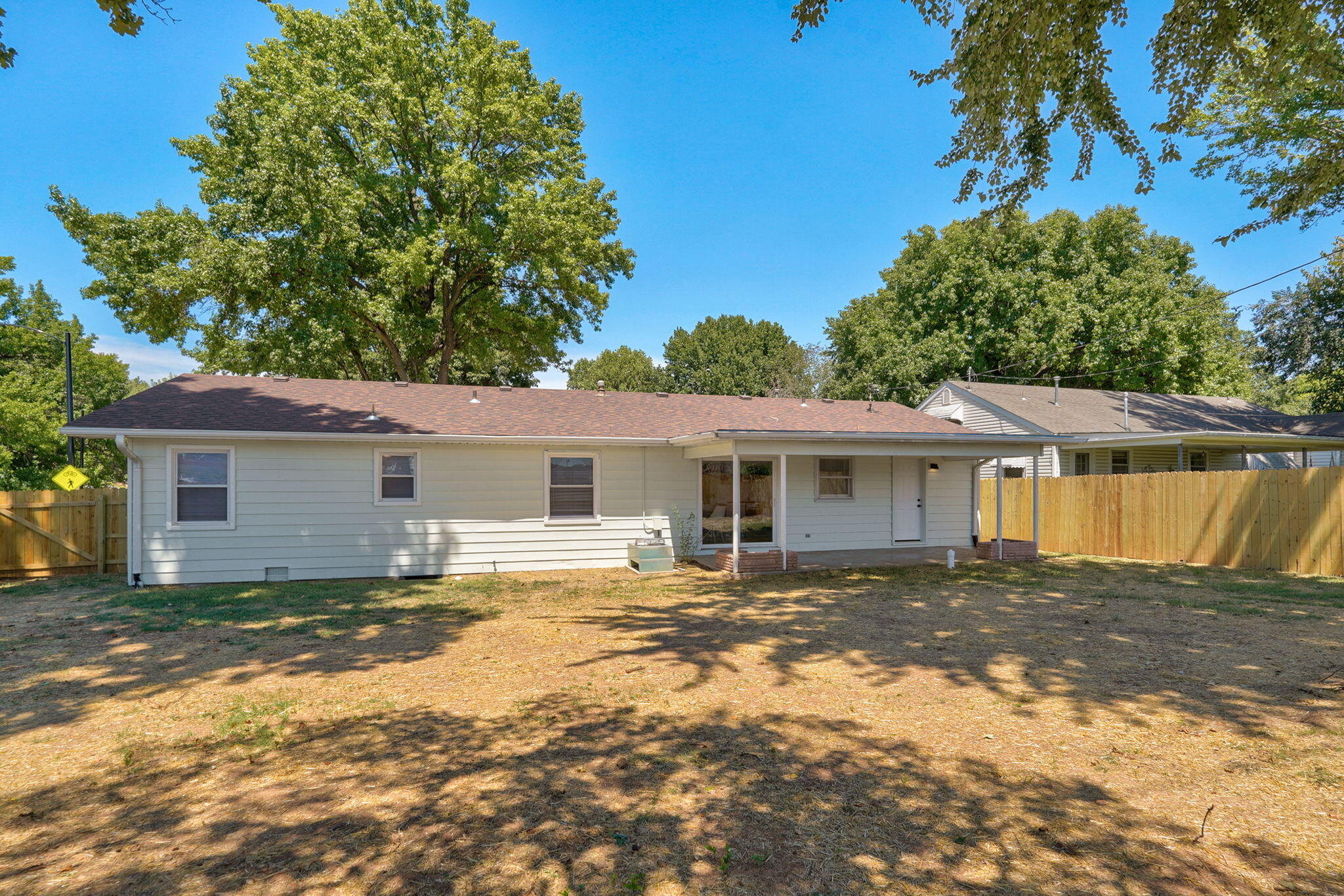 652 West University Street Property Photo 27