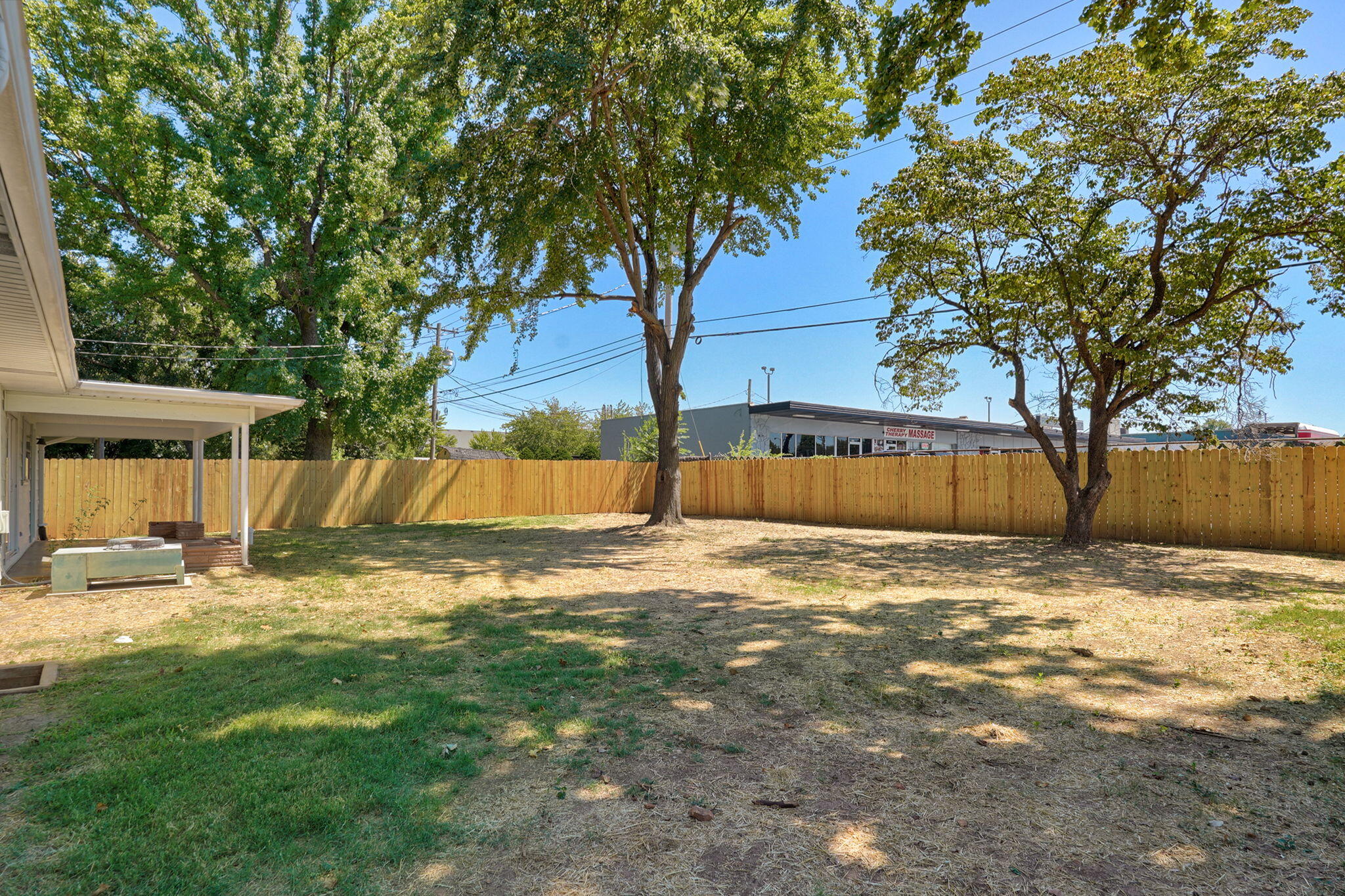 652 West University Street Property Photo 29