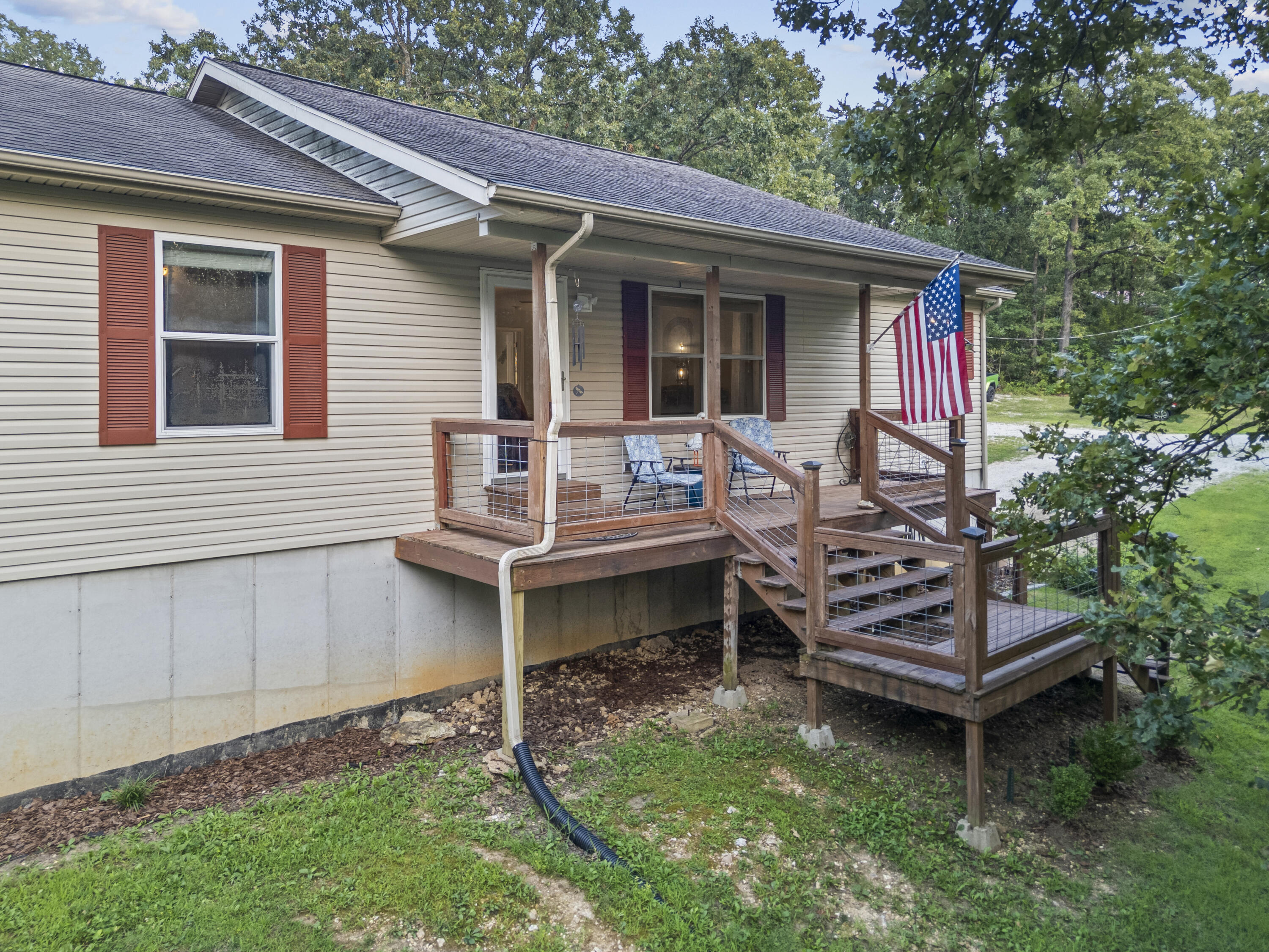 18275 New Hermitage Drive Property Photo 2