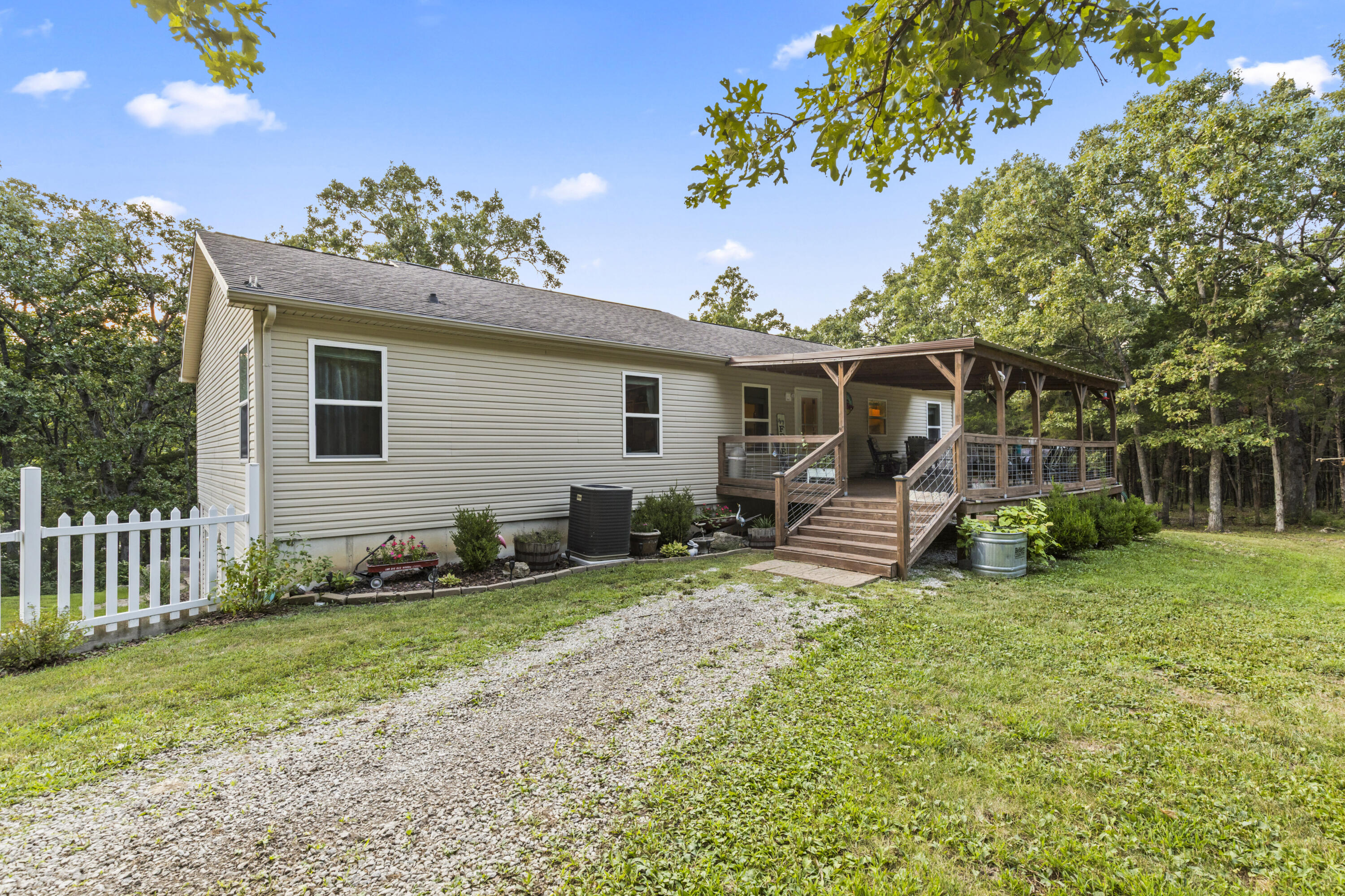 18275 New Hermitage Drive Property Photo 3