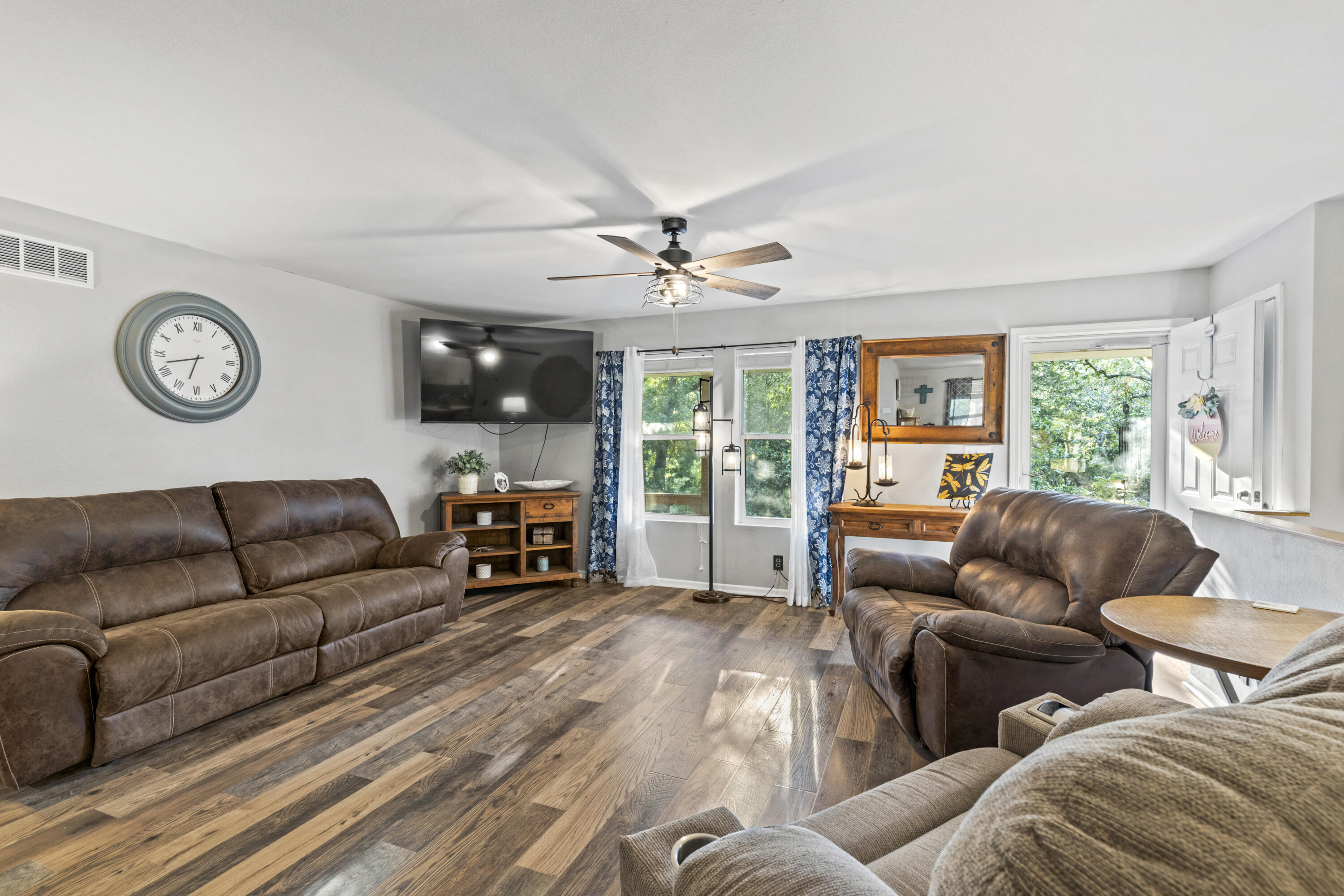 18275 New Hermitage Drive Property Photo 15