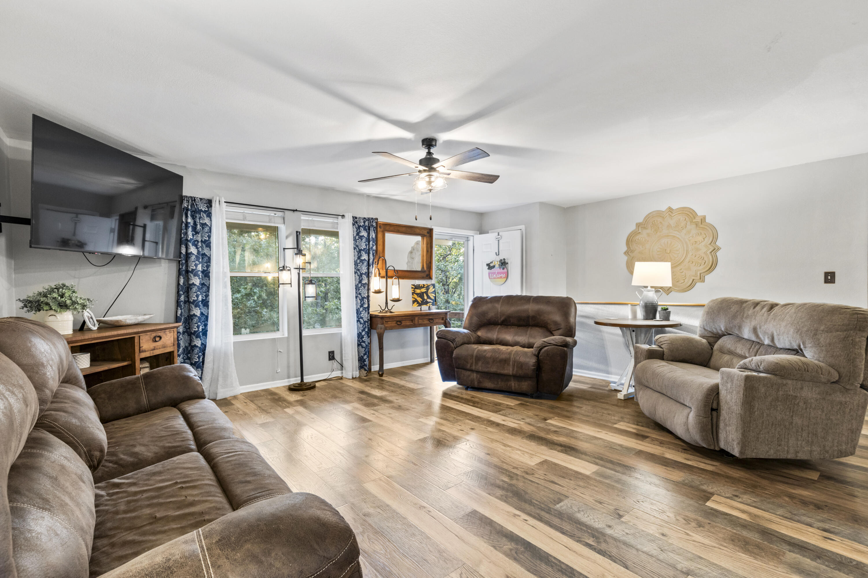 18275 New Hermitage Drive Property Photo 16