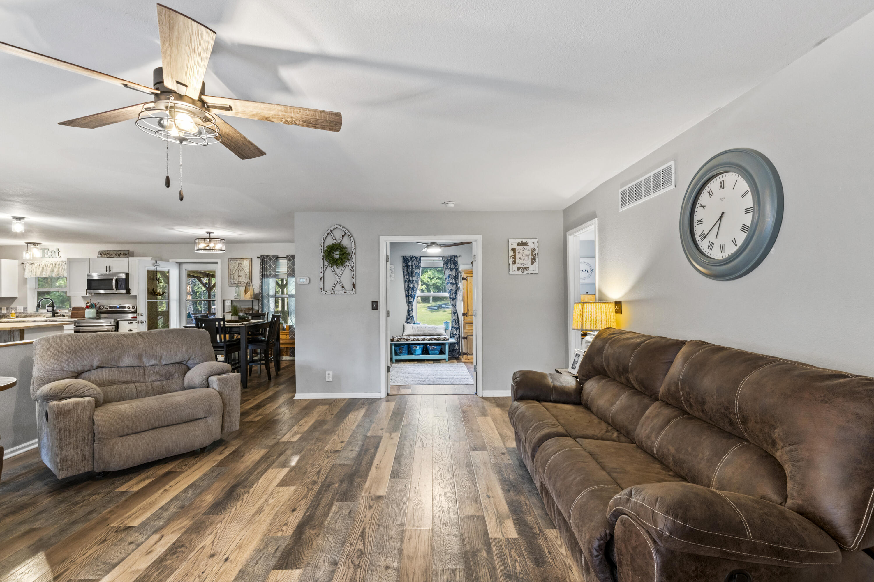 18275 New Hermitage Drive Property Photo 18