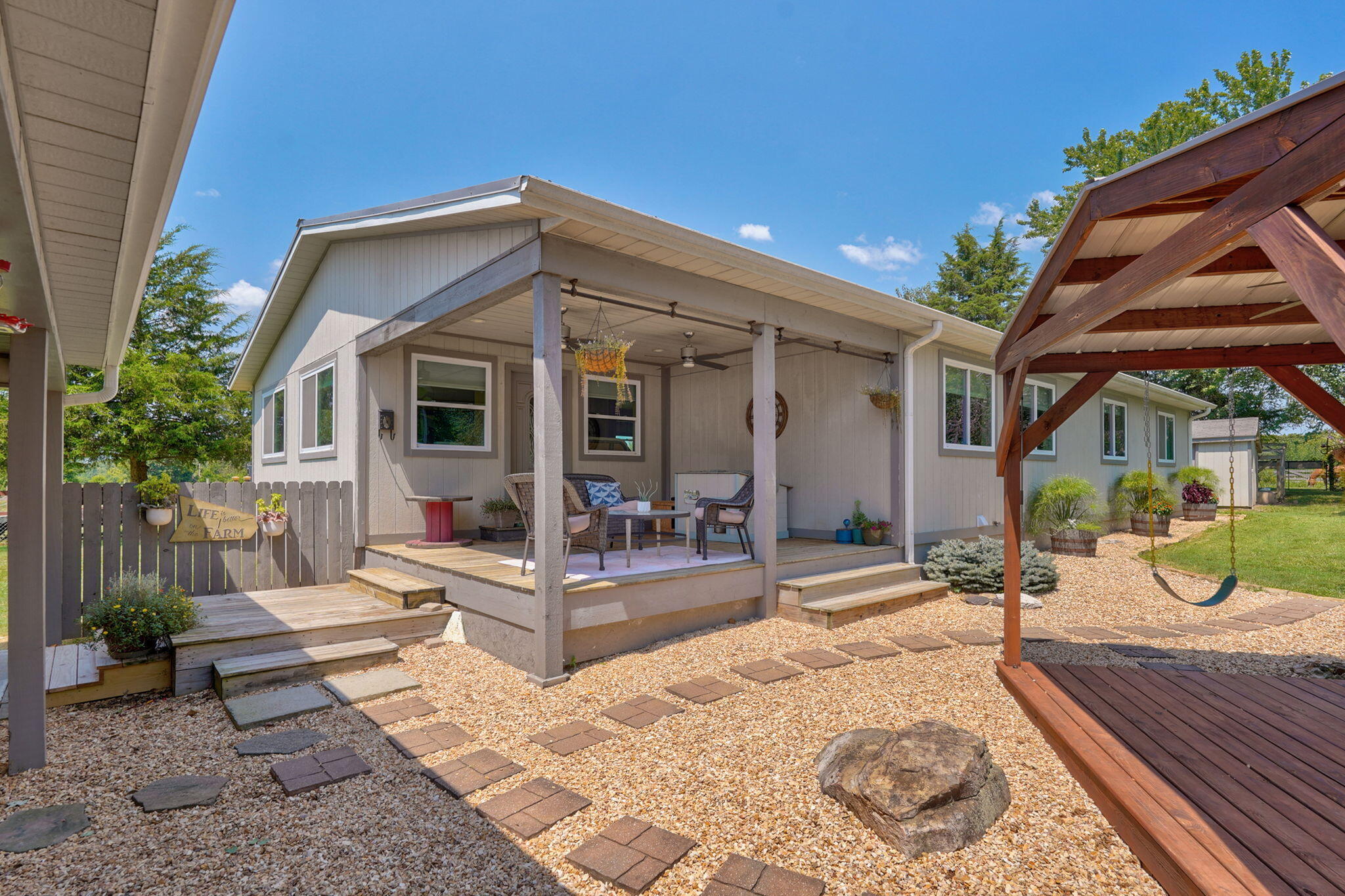 1037 Pastoral Road Property Photo 2