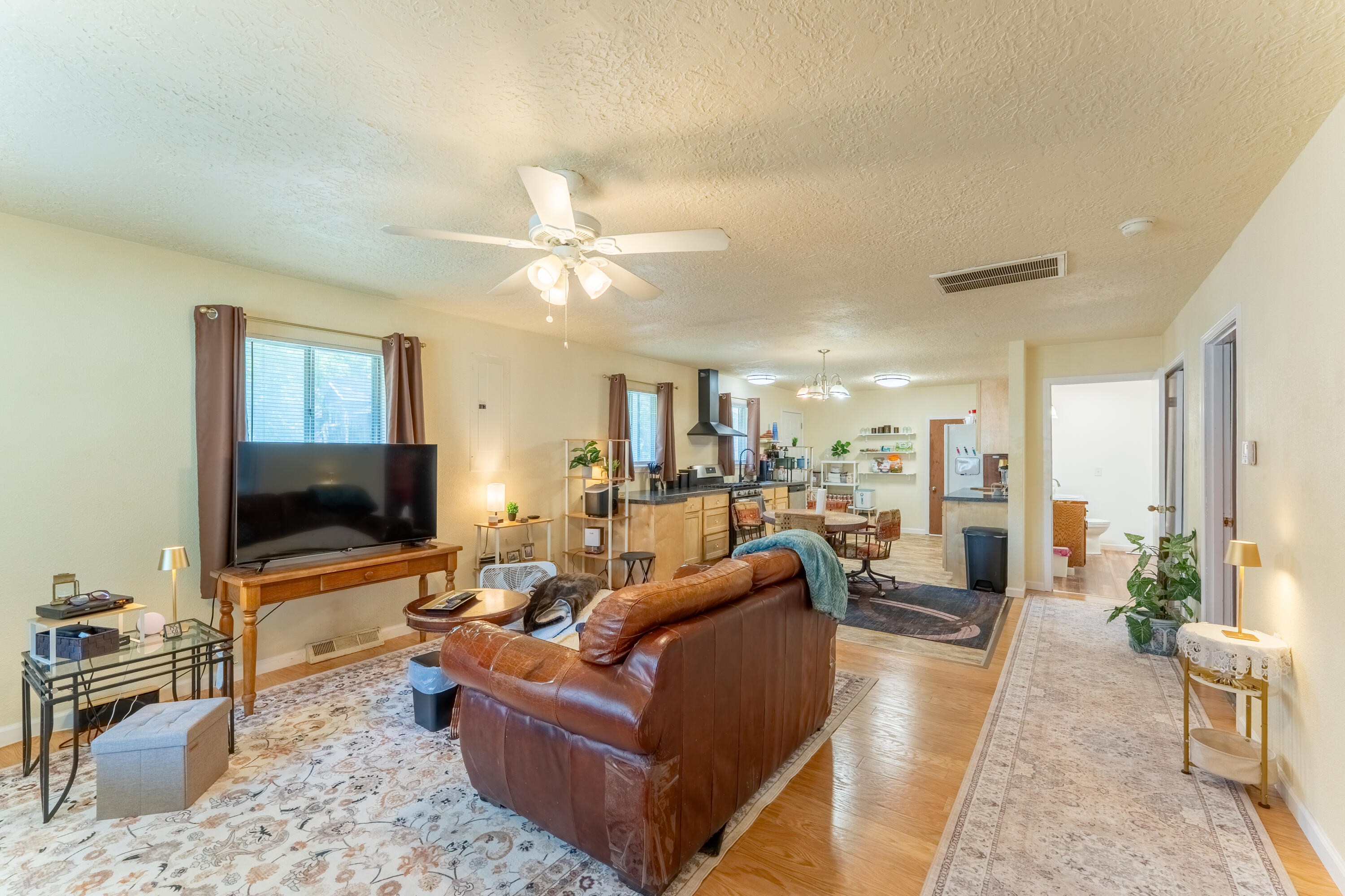 1437 West Central Street Property Photo 5