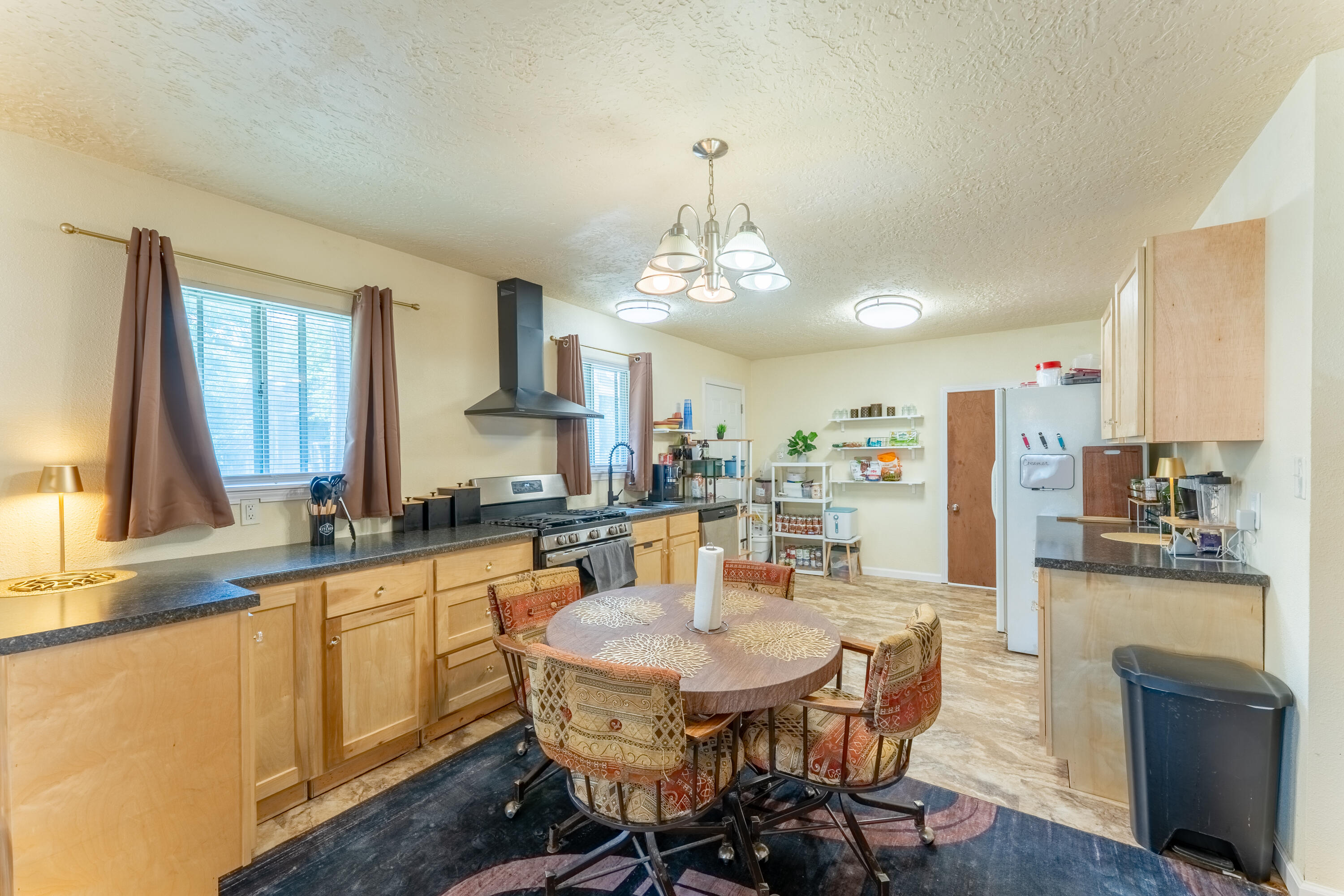 1437 West Central Street Property Photo 6