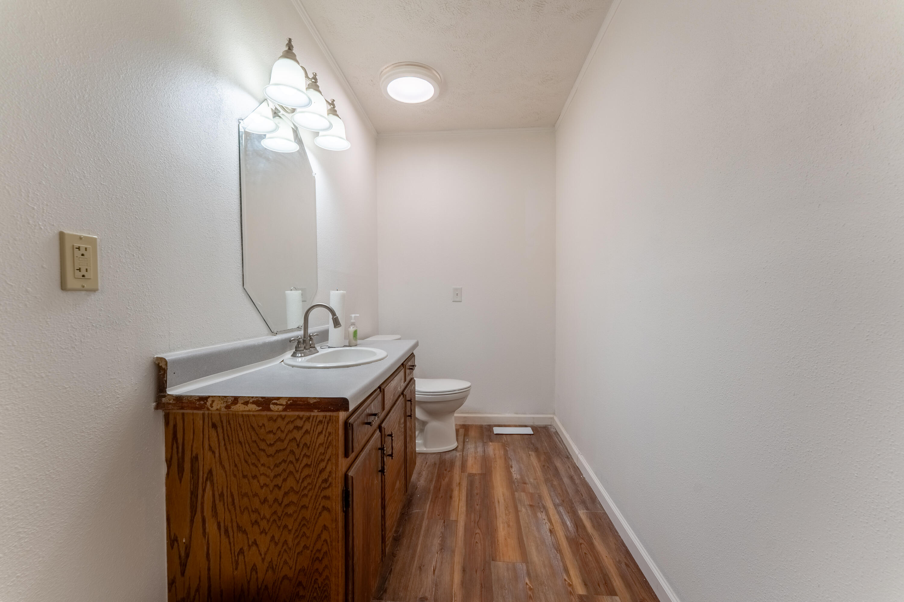 1437 West Central Street Property Photo 7