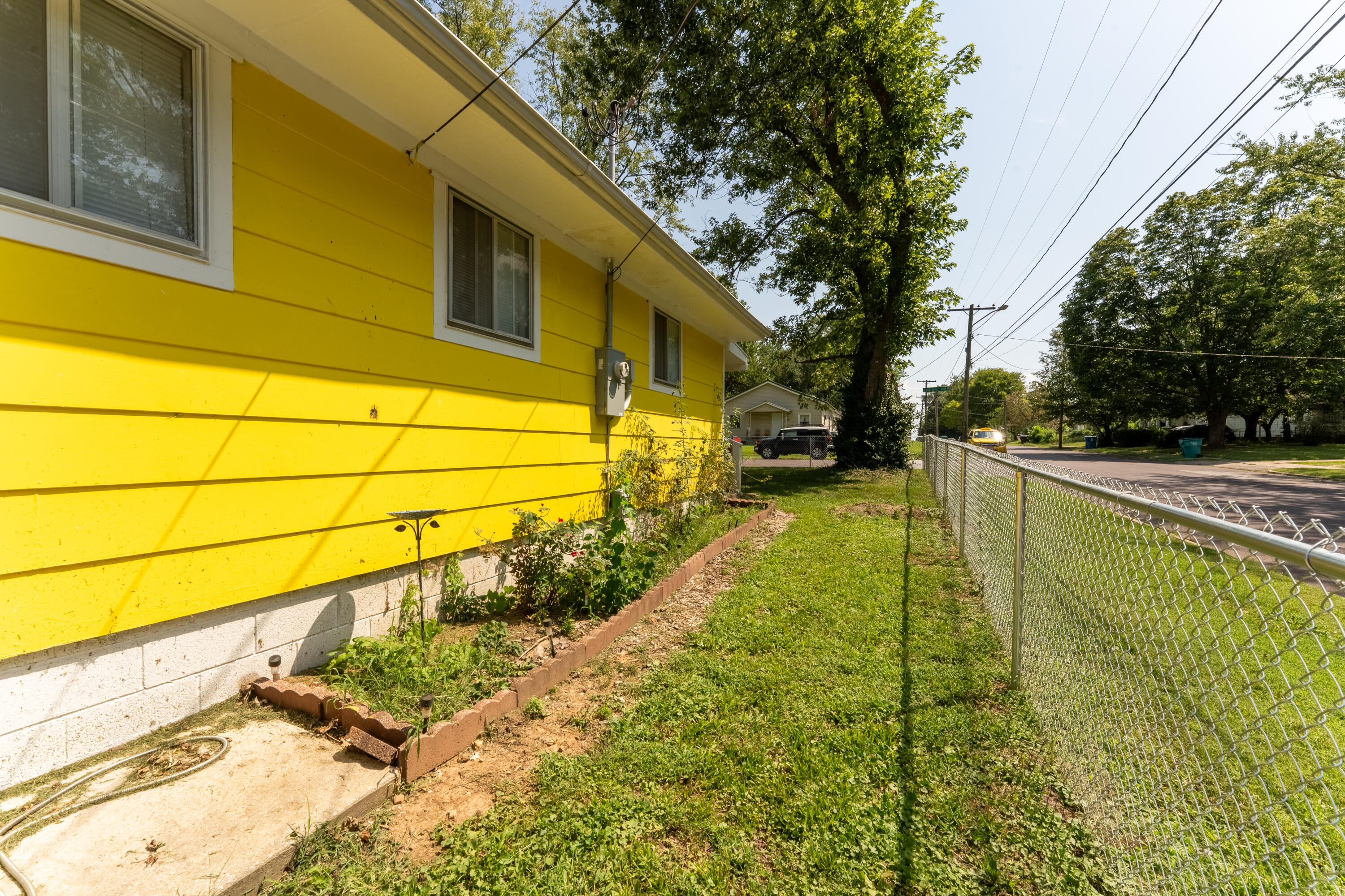 1437 West Central Street Property Photo 23