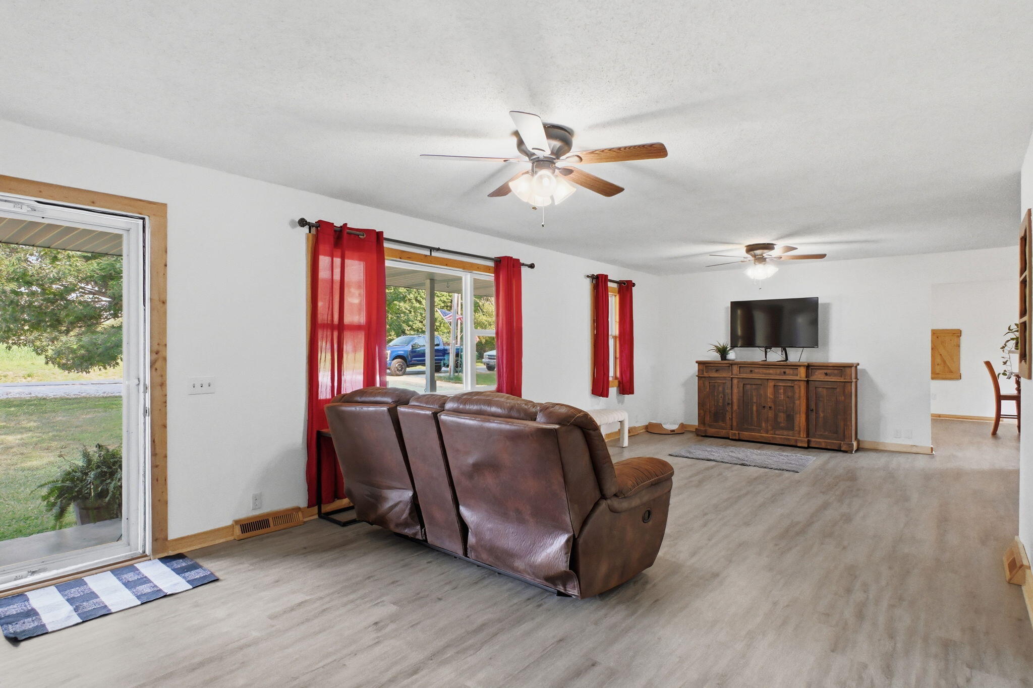 208 South Clompton Street Property Photo 6