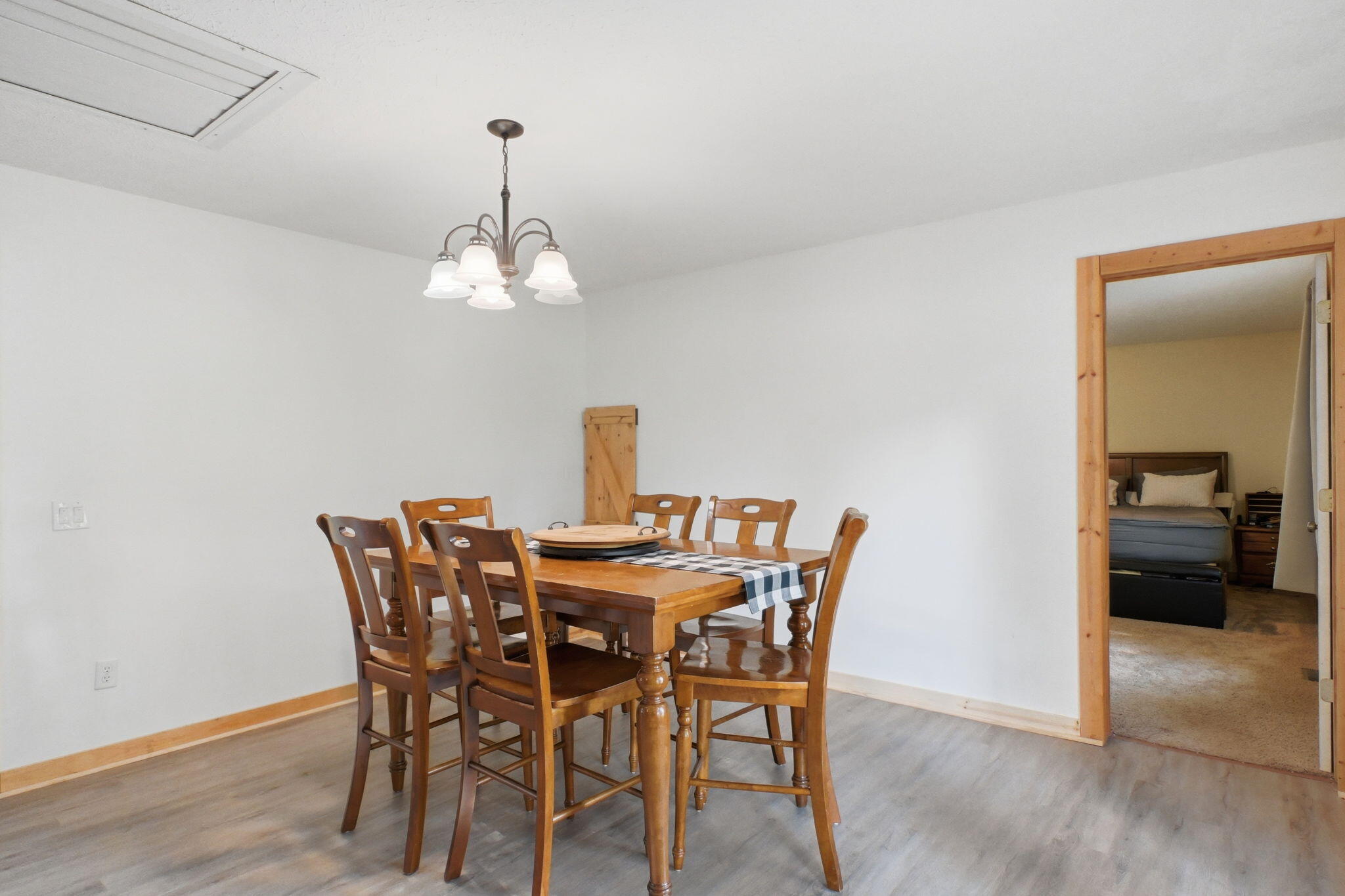 208 South Clompton Street Property Photo 15