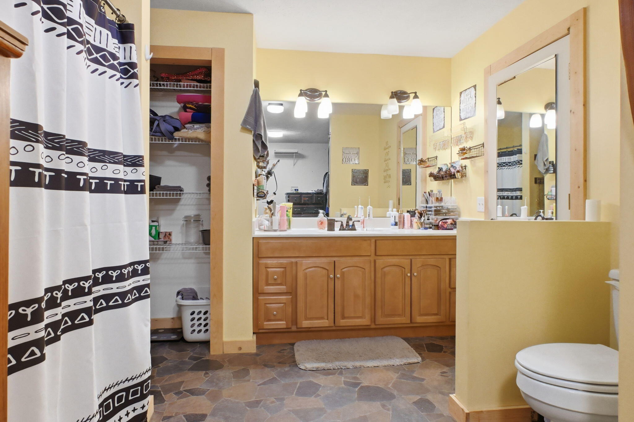208 South Clompton Street Property Photo 19