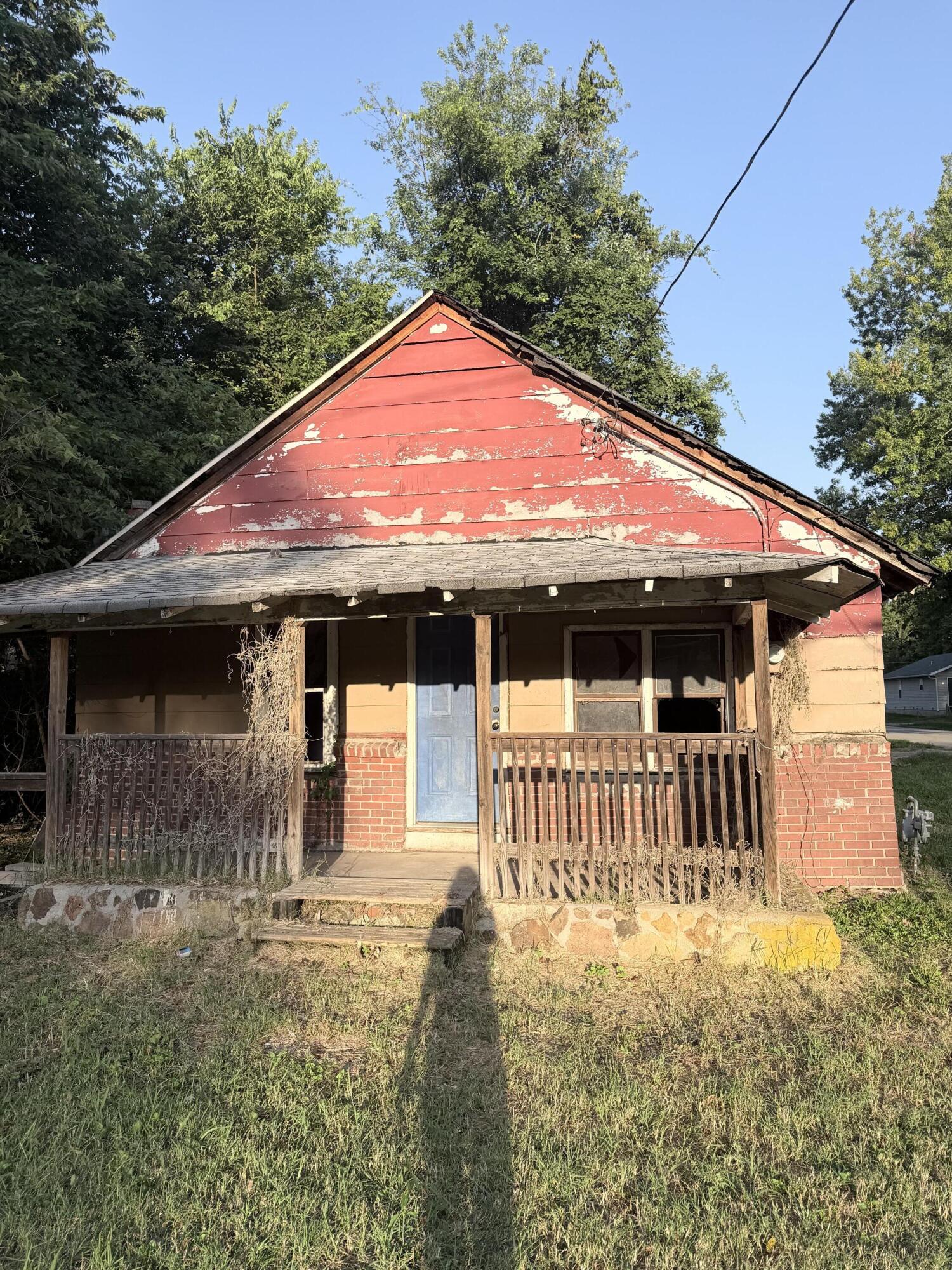 1847 North Hillcrest Avenue Property Photo 3