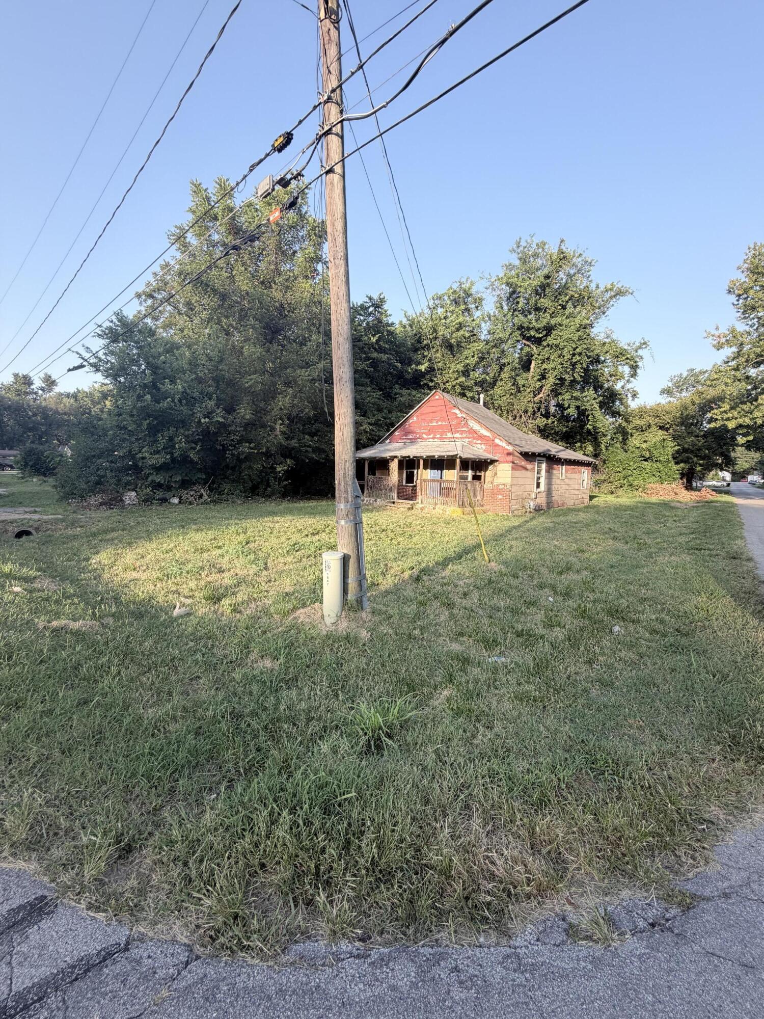 1847 North Hillcrest Avenue Property Photo 4