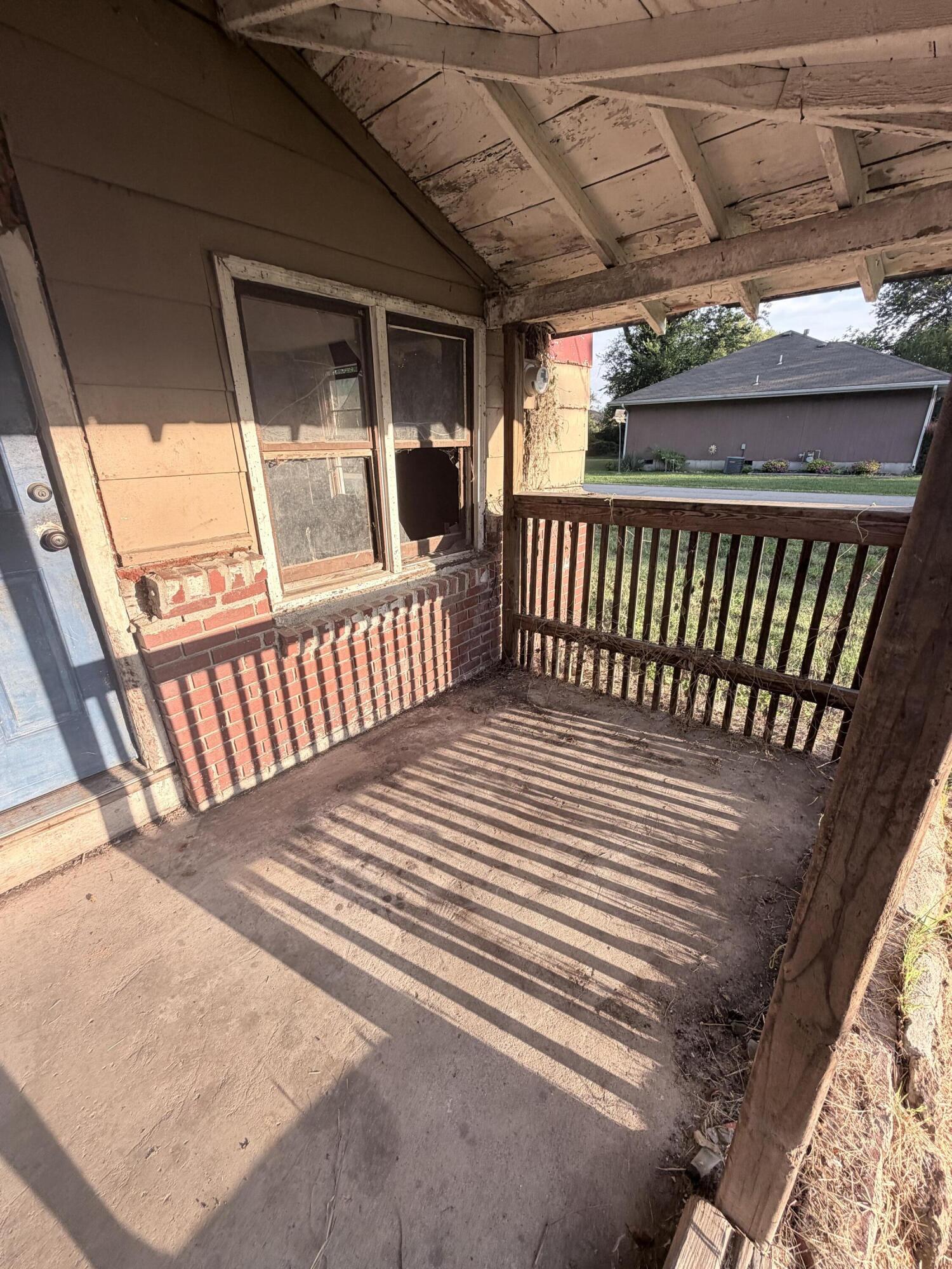 1847 North Hillcrest Avenue Property Photo 6