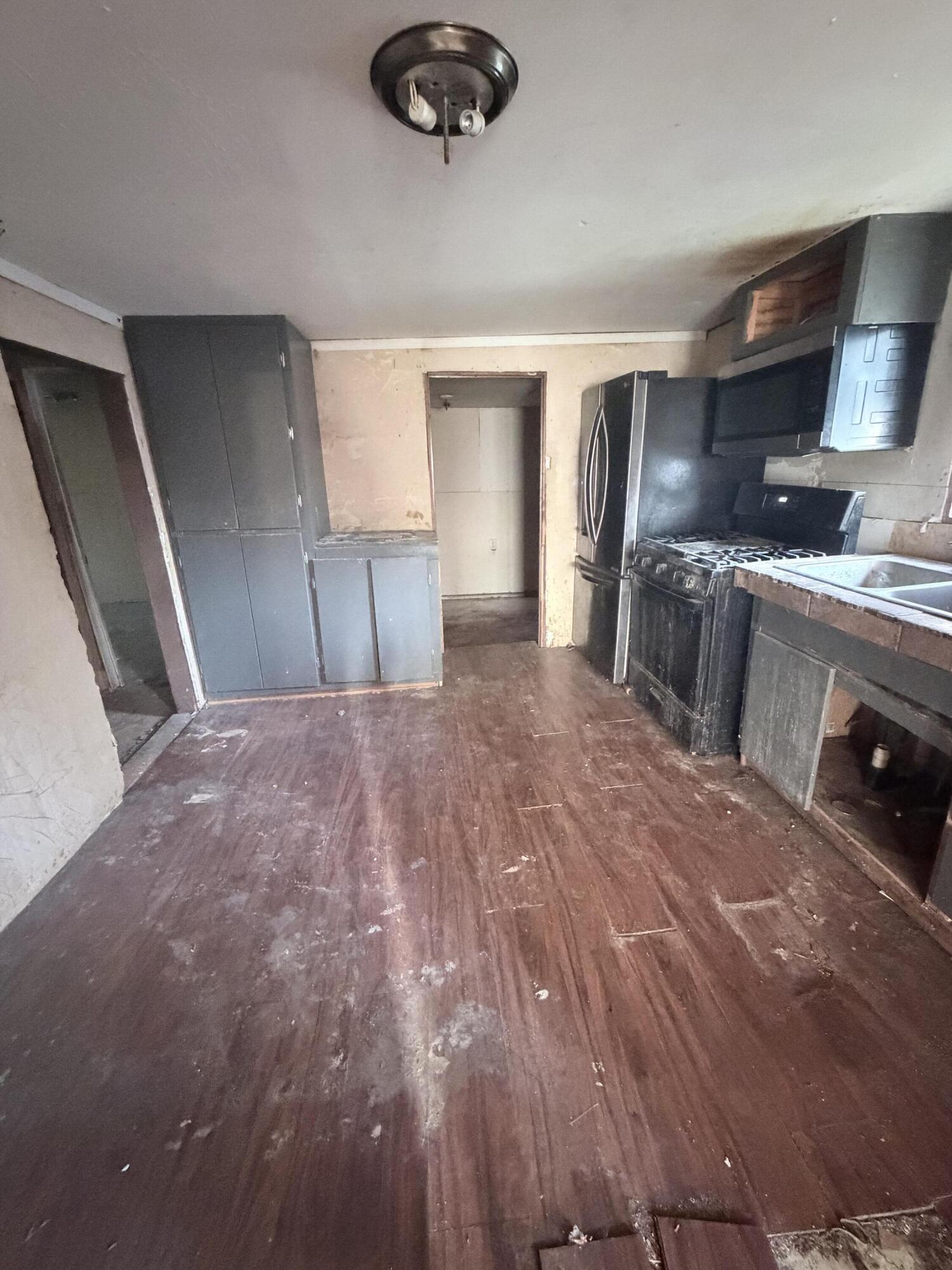 1847 North Hillcrest Avenue Property Photo 12