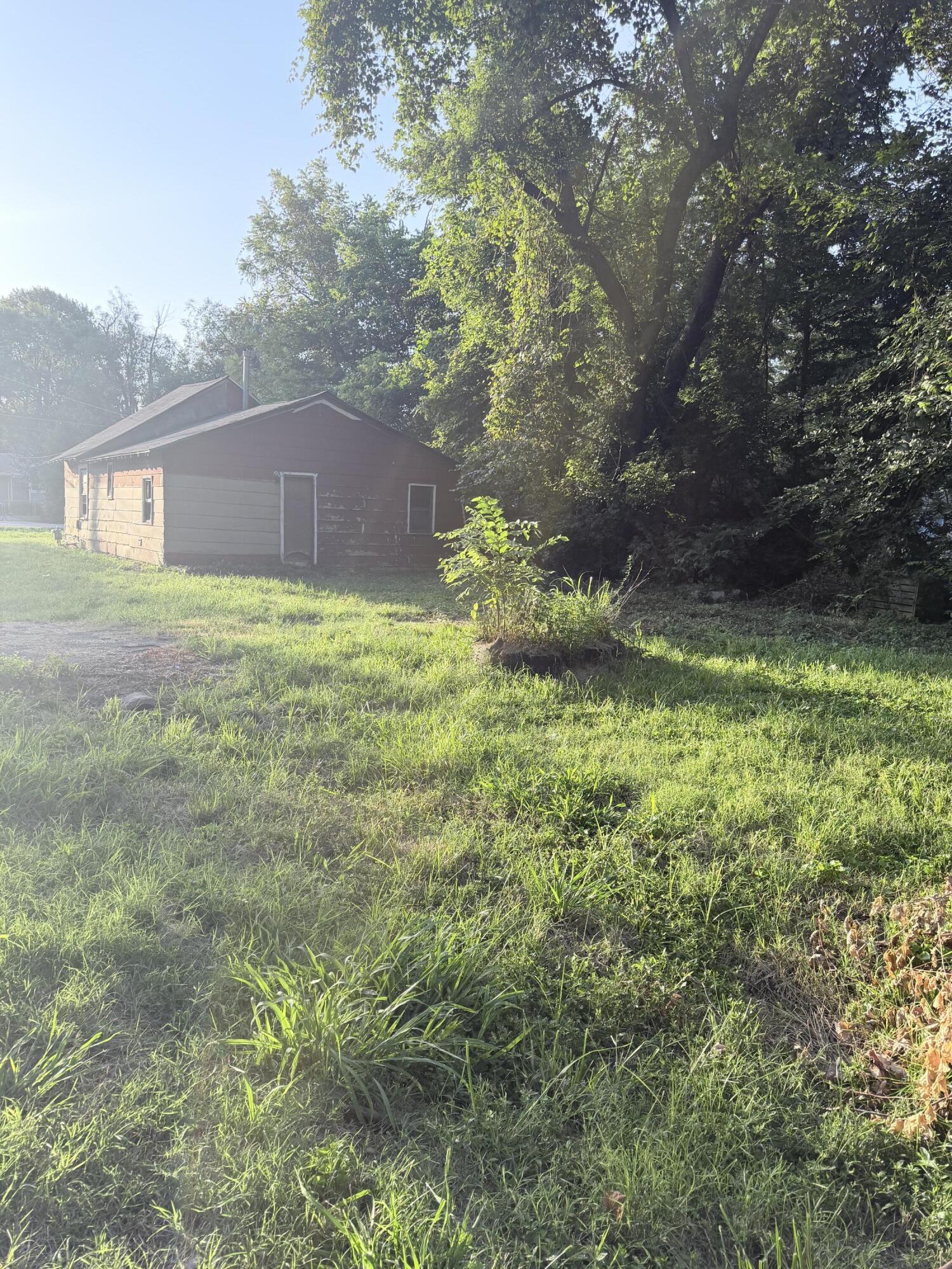 1847 North Hillcrest Avenue Property Photo 23