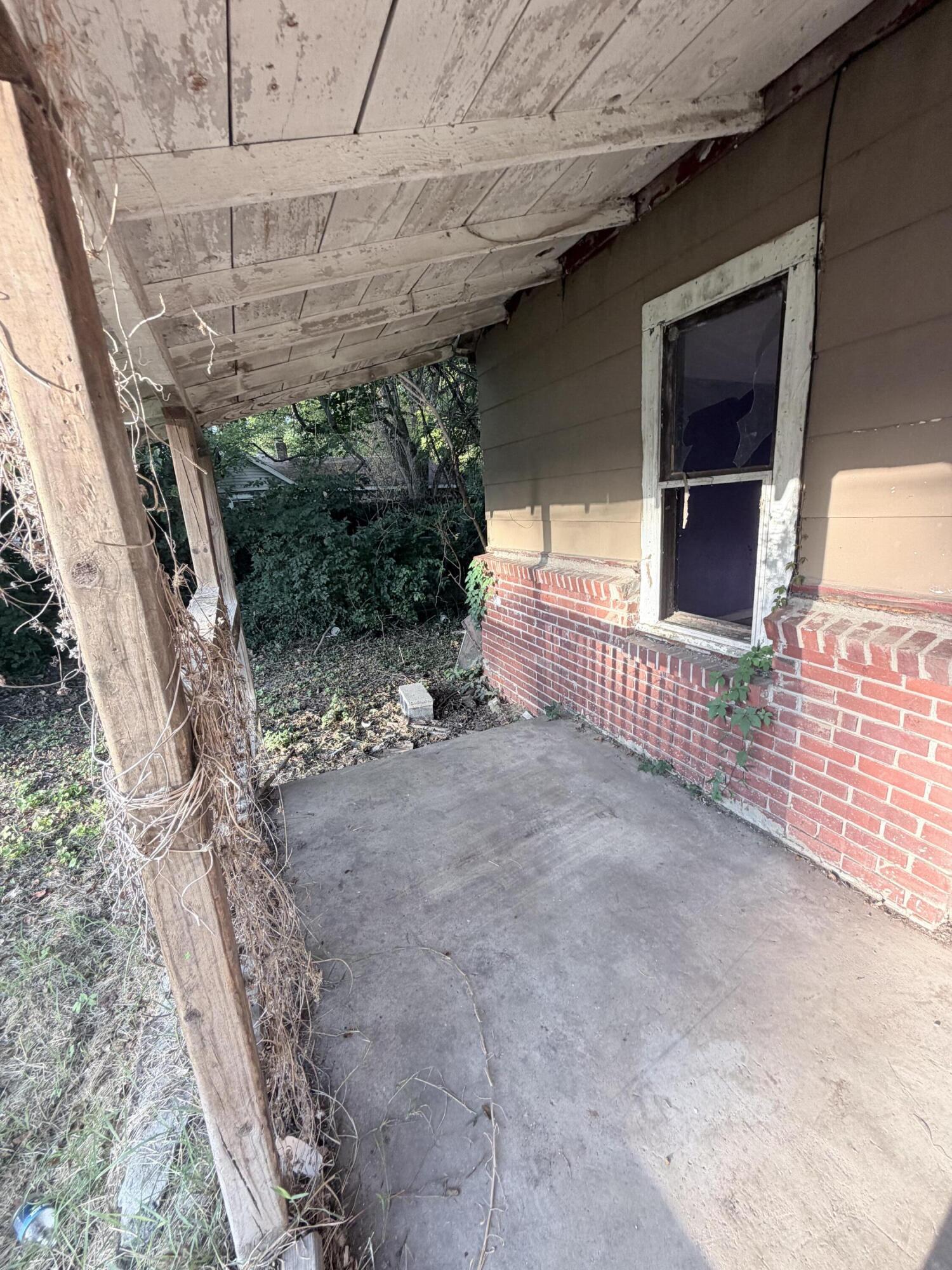 1847 North Hillcrest Avenue Property Photo 26