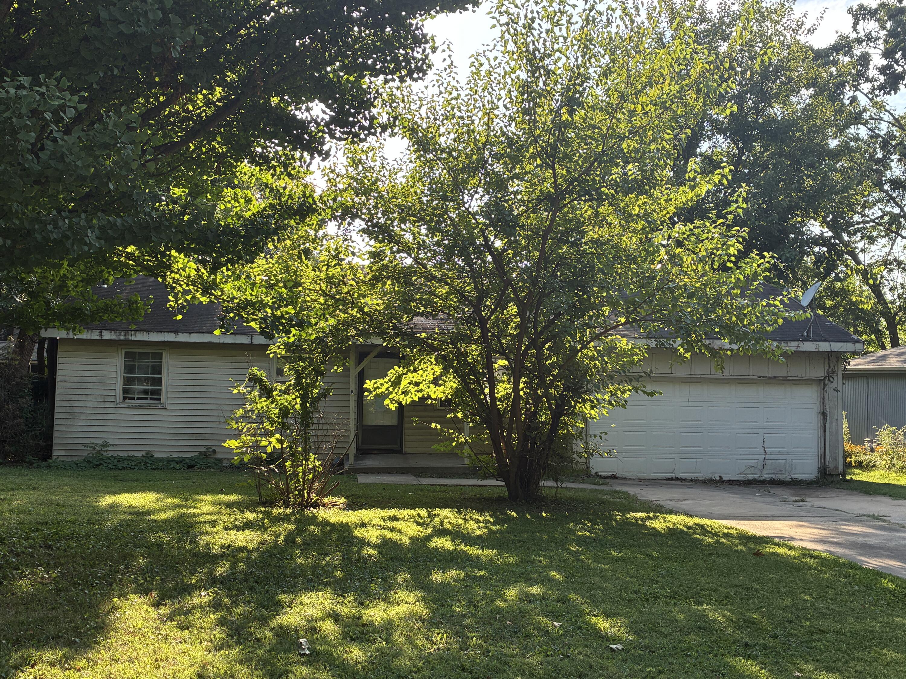 909 South Devonshire Drive Property Photo 1