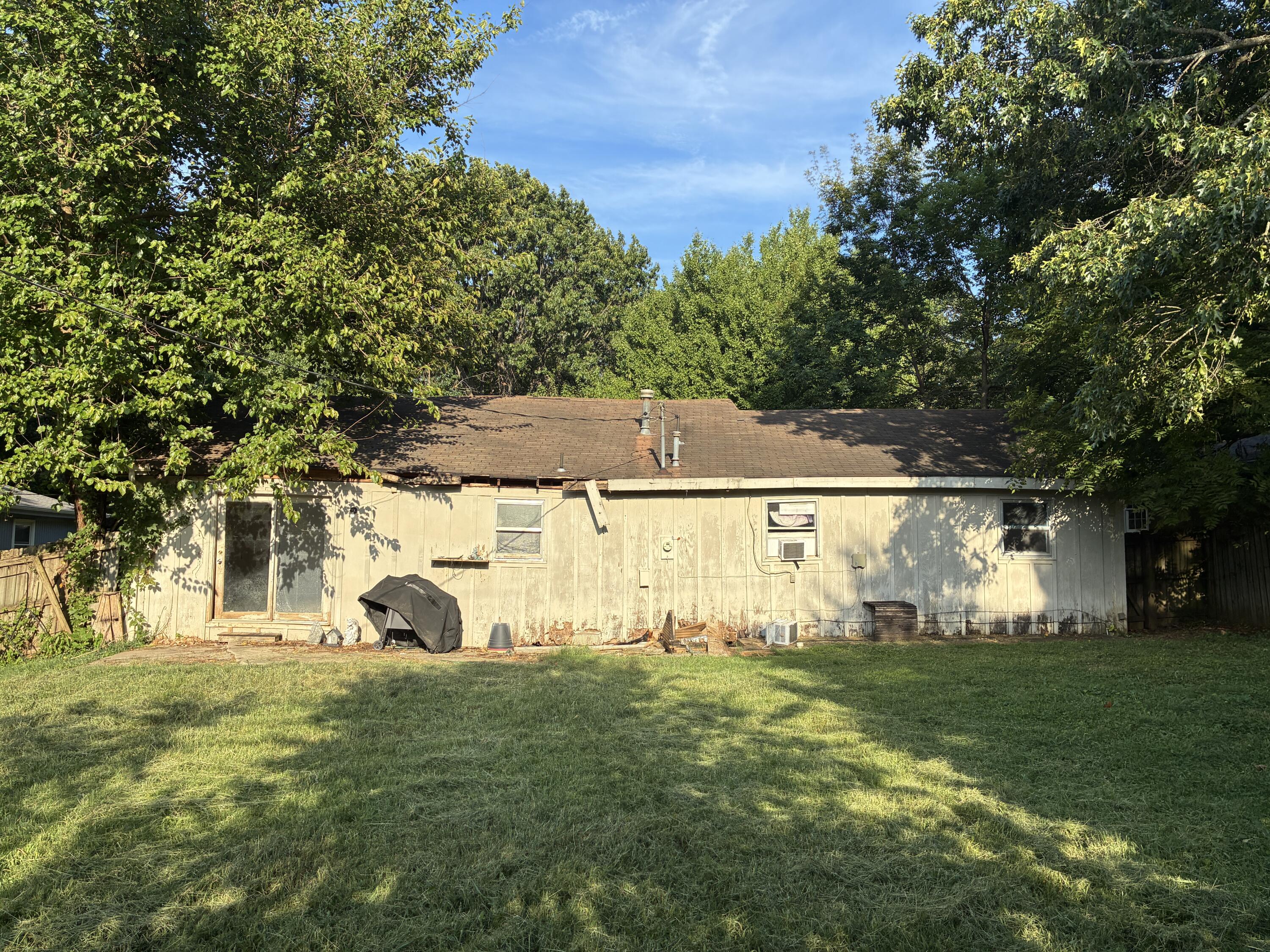 909 South Devonshire Drive Property Photo 5