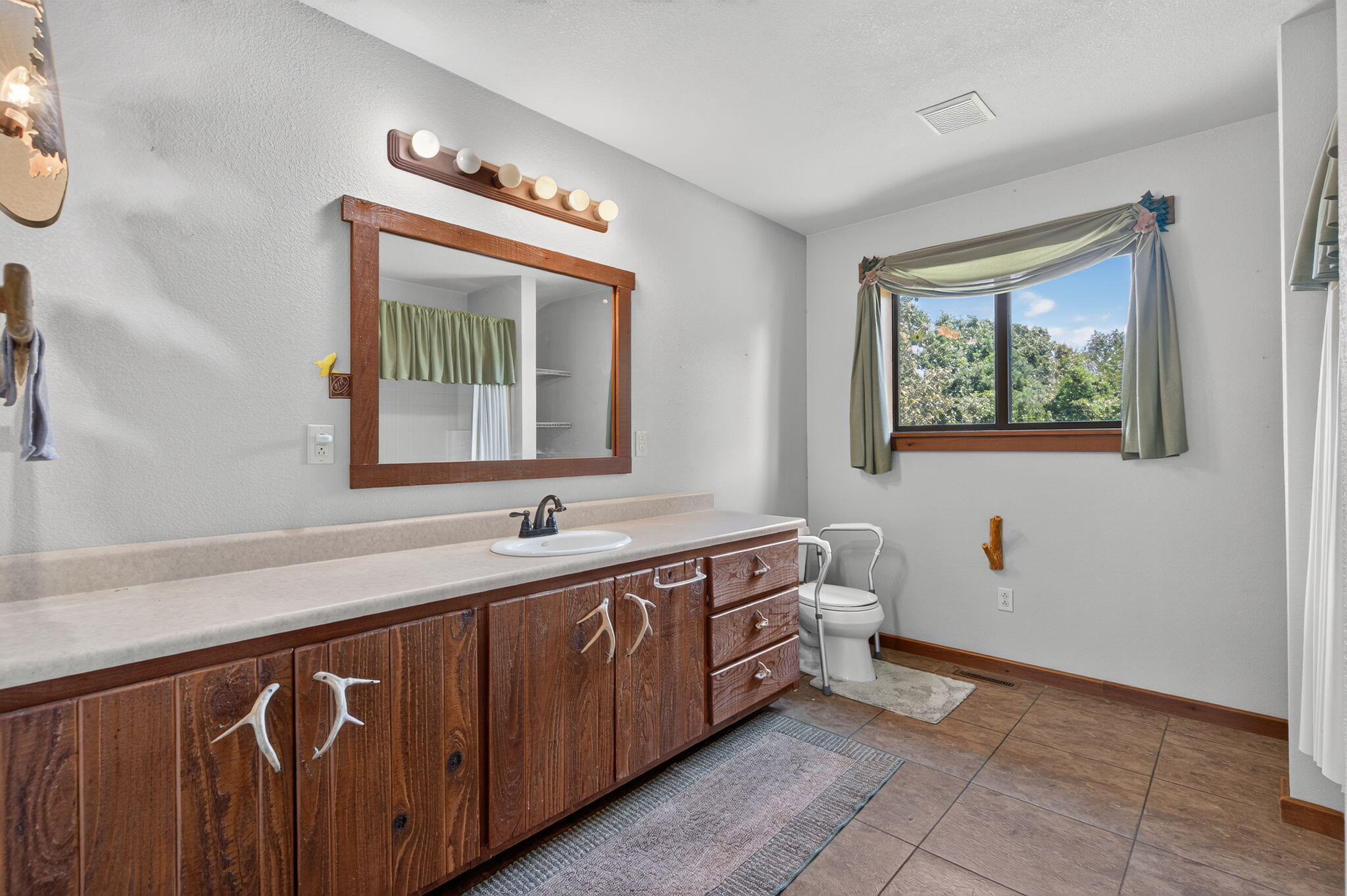 9622 Stonegate Drive Property Photo 12