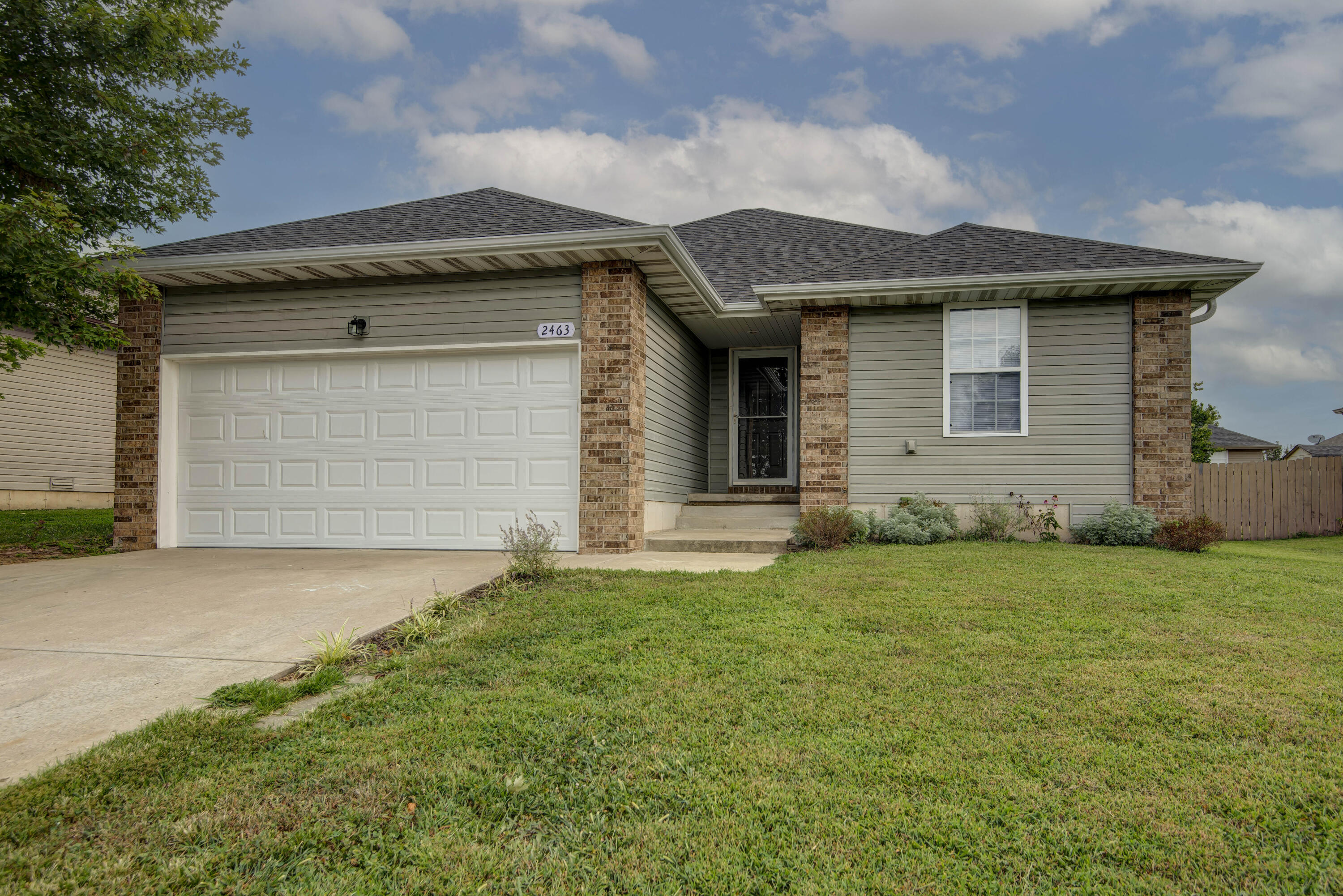 2463 West Cedar Creek Drive Property Photo 1