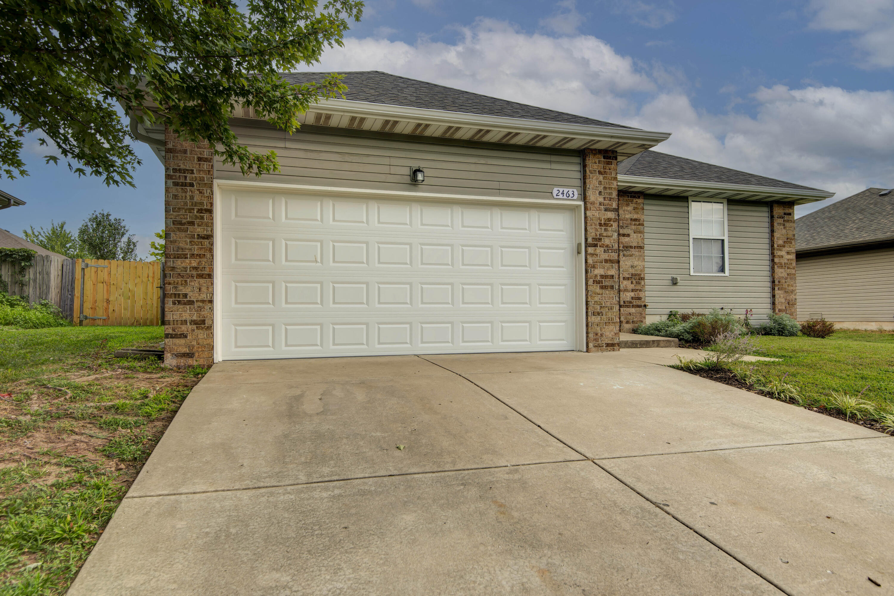 2463 West Cedar Creek Drive Property Photo 2