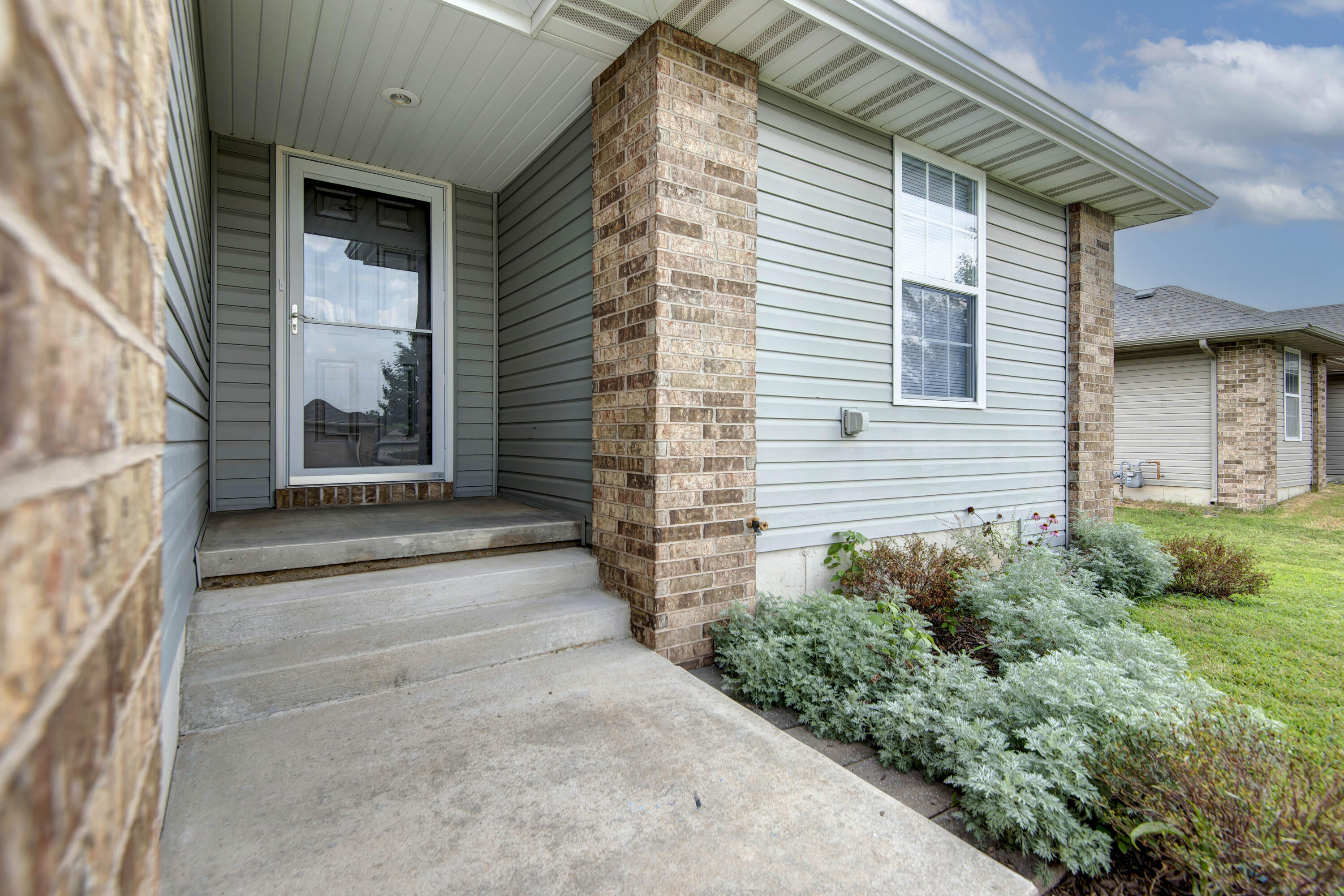 2463 West Cedar Creek Drive Property Photo 3