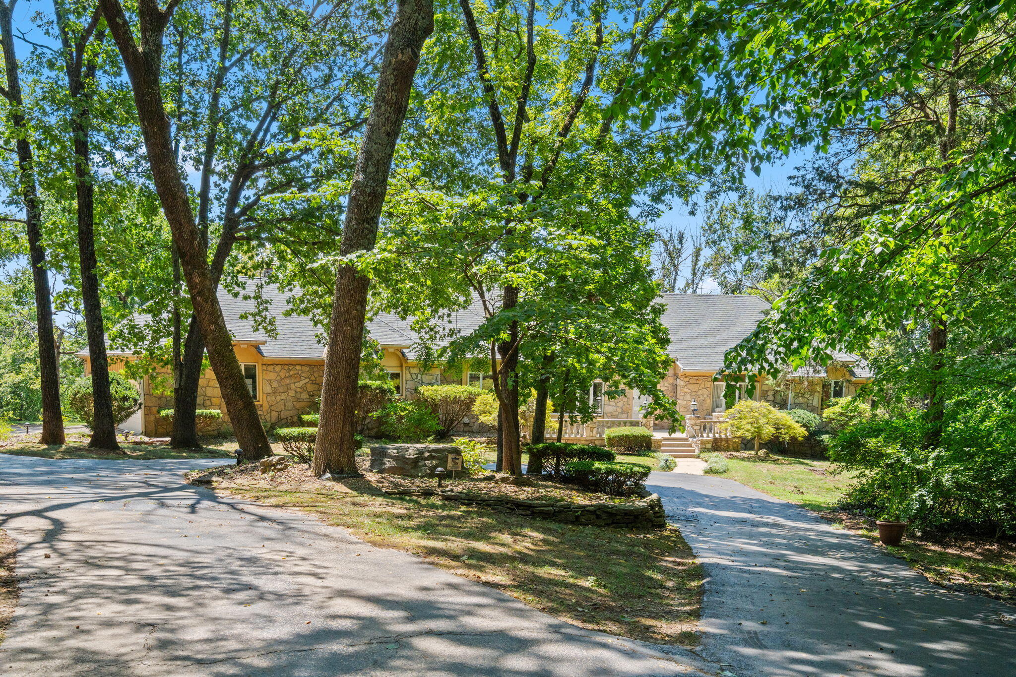 980 West Rivendale Drive Property Photo 15