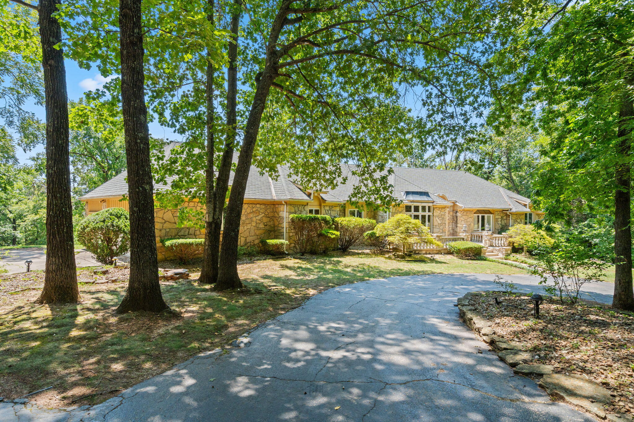 980 West Rivendale Drive Property Photo 16