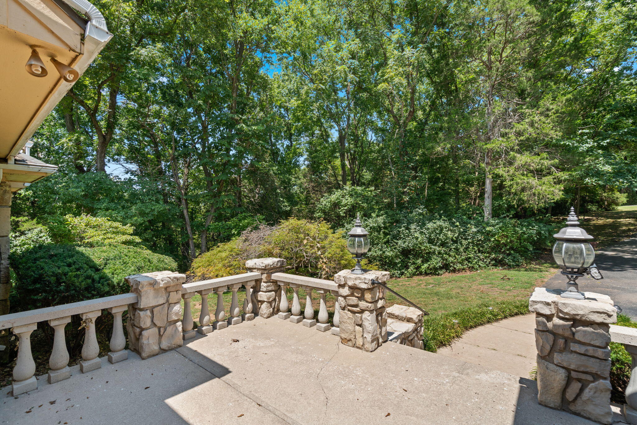 980 West Rivendale Drive Property Photo 20
