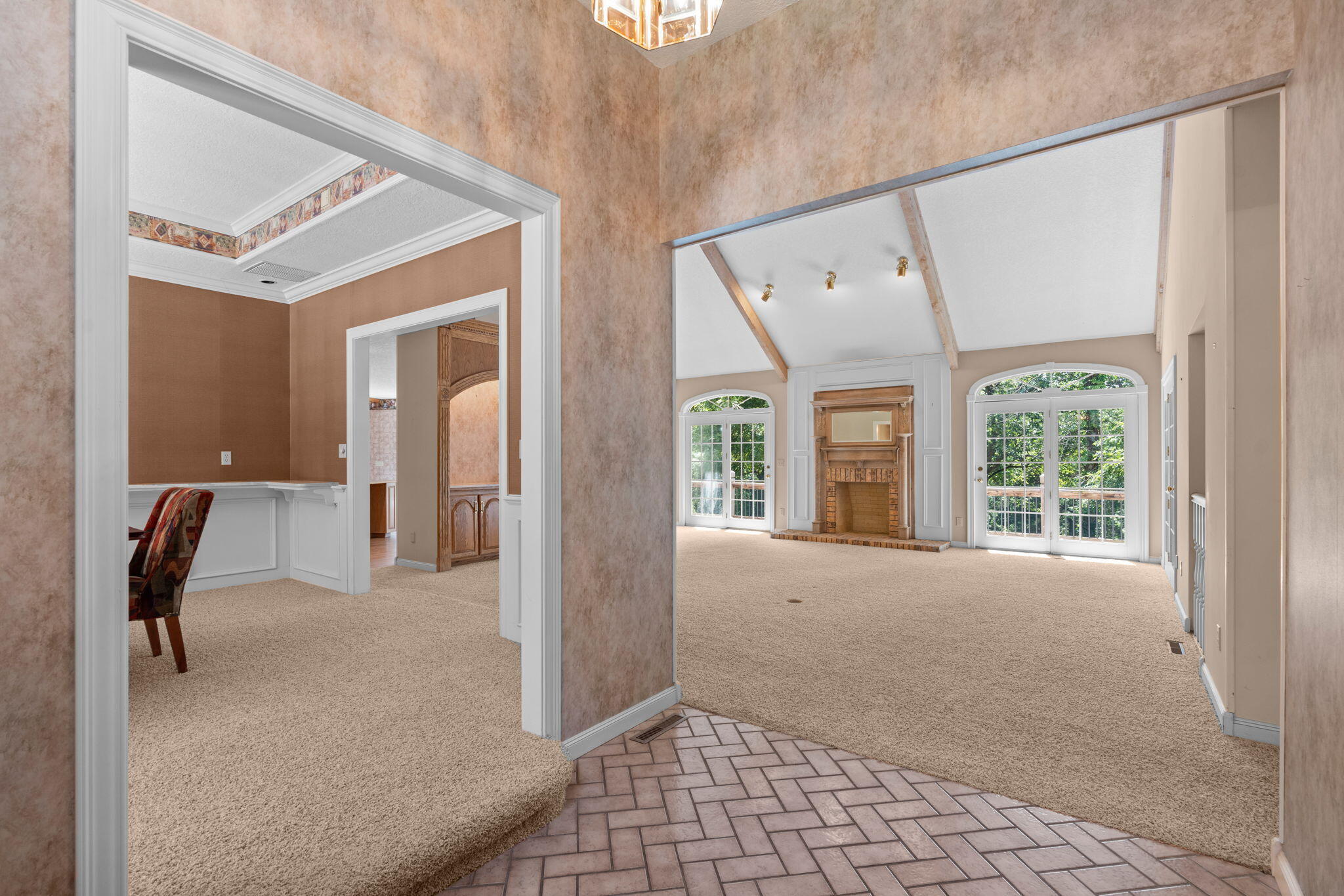 980 West Rivendale Drive Property Photo 22