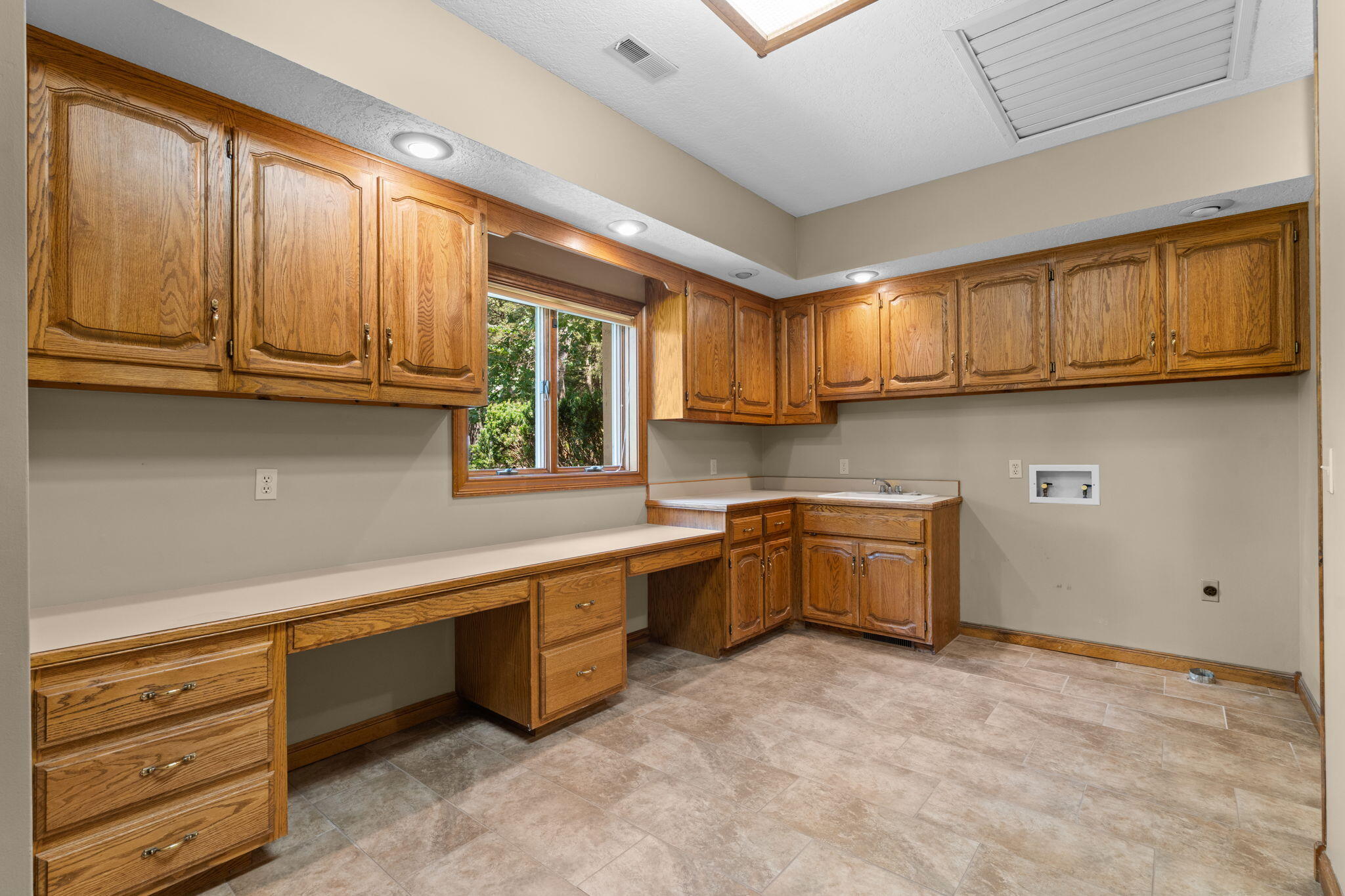 980 West Rivendale Drive Property Photo 43