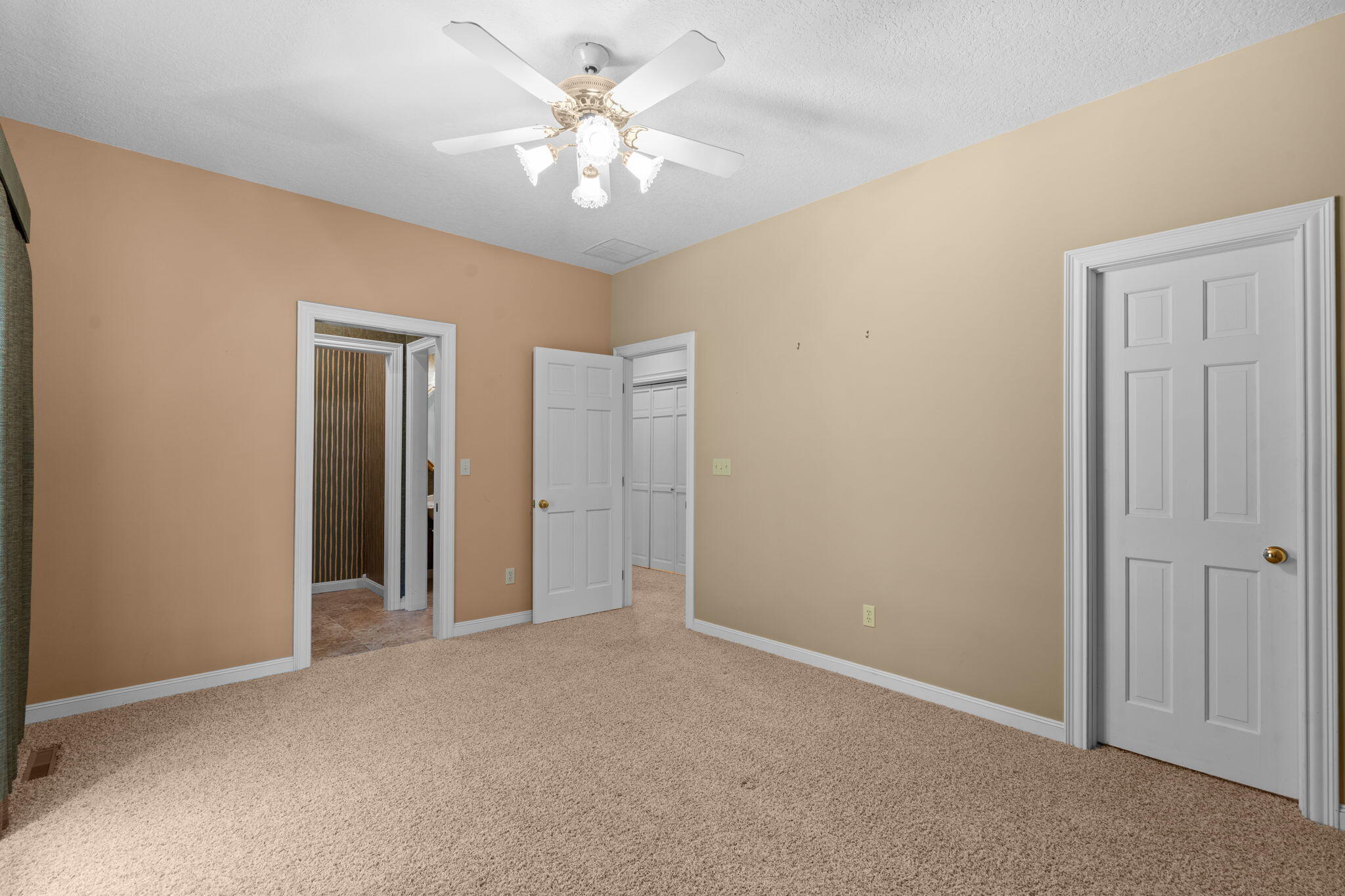 980 West Rivendale Drive Property Photo 54