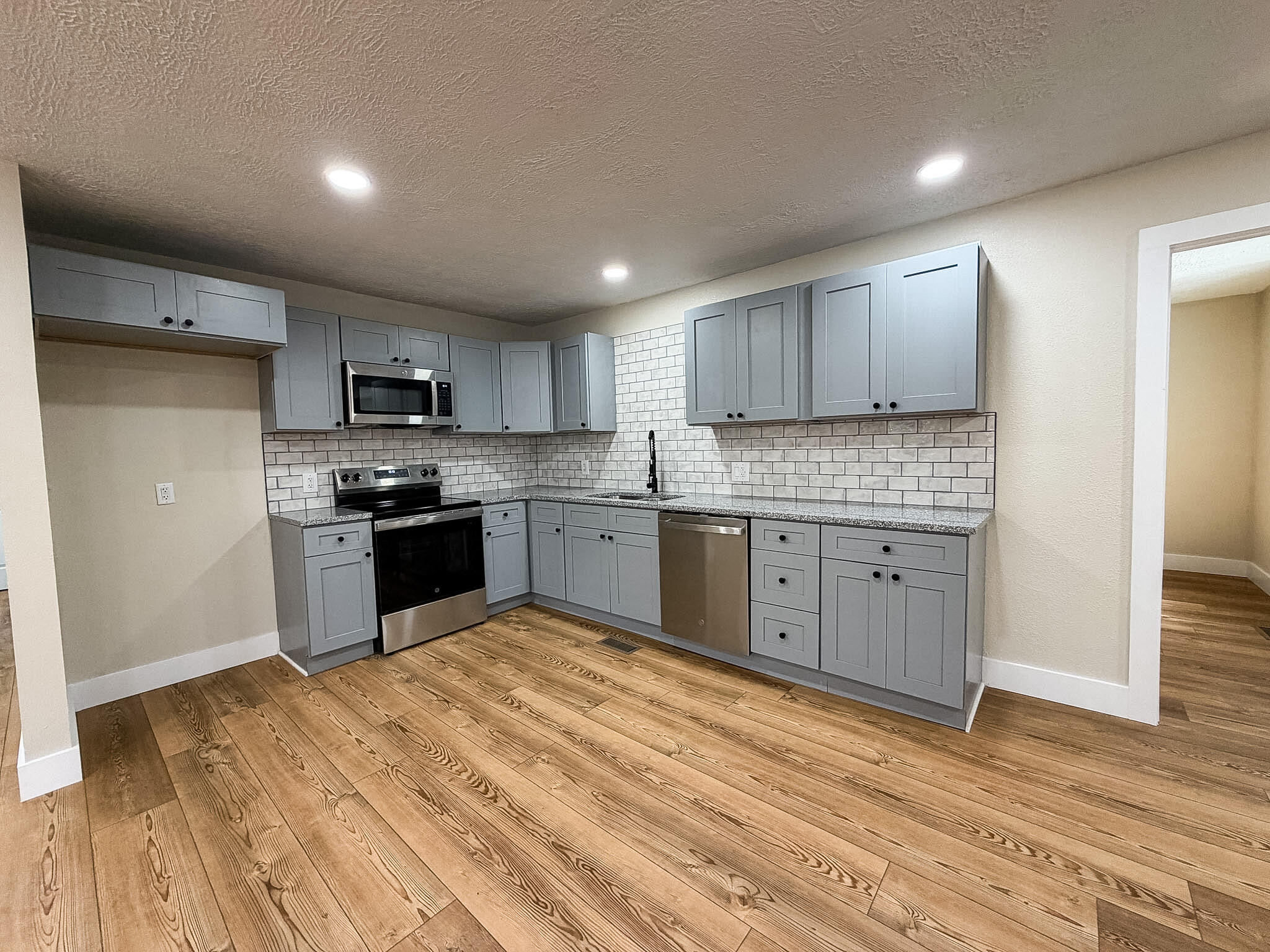 619 West Elm Street Property Photo 6