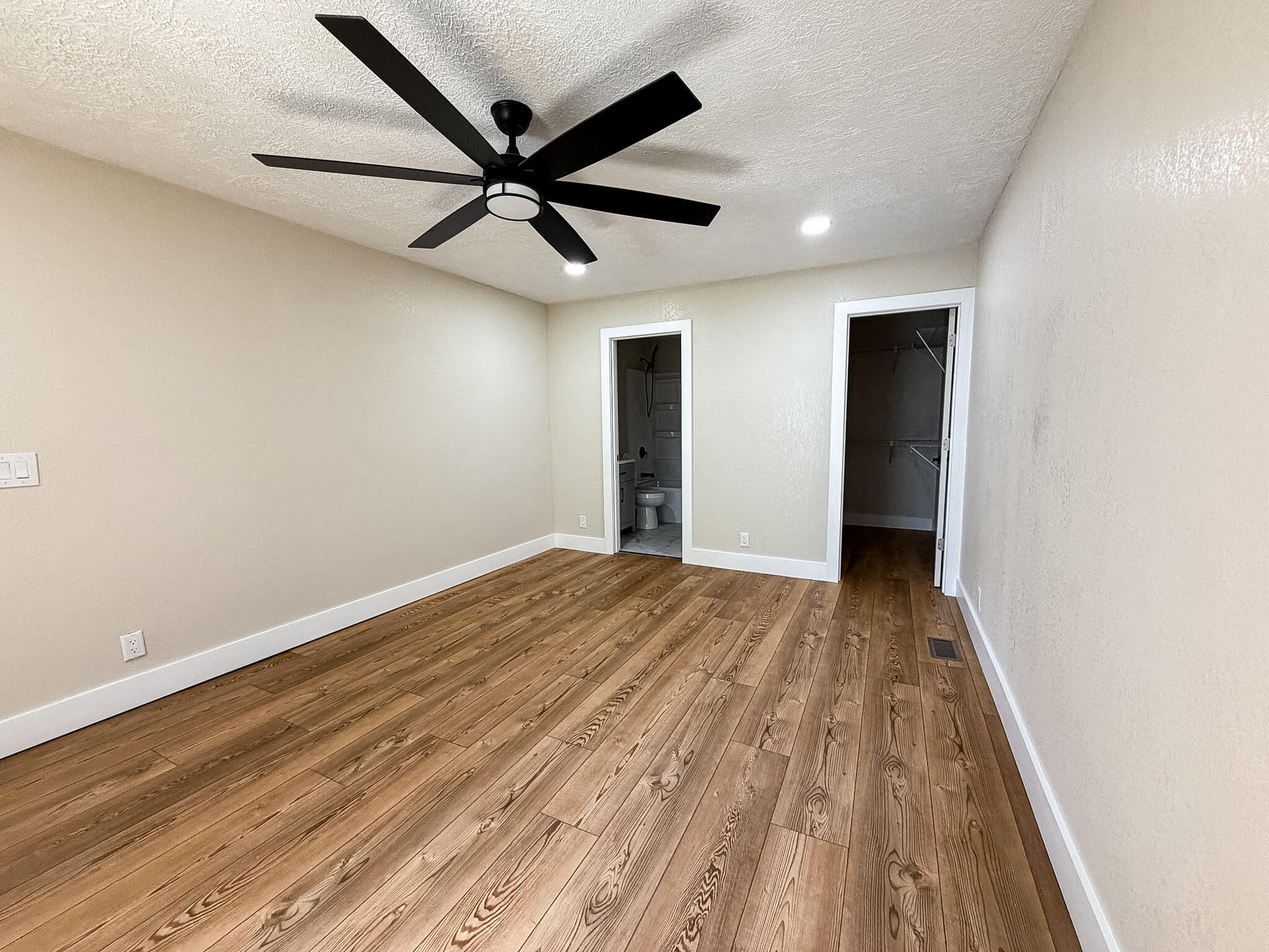 619 West Elm Street Property Photo 10