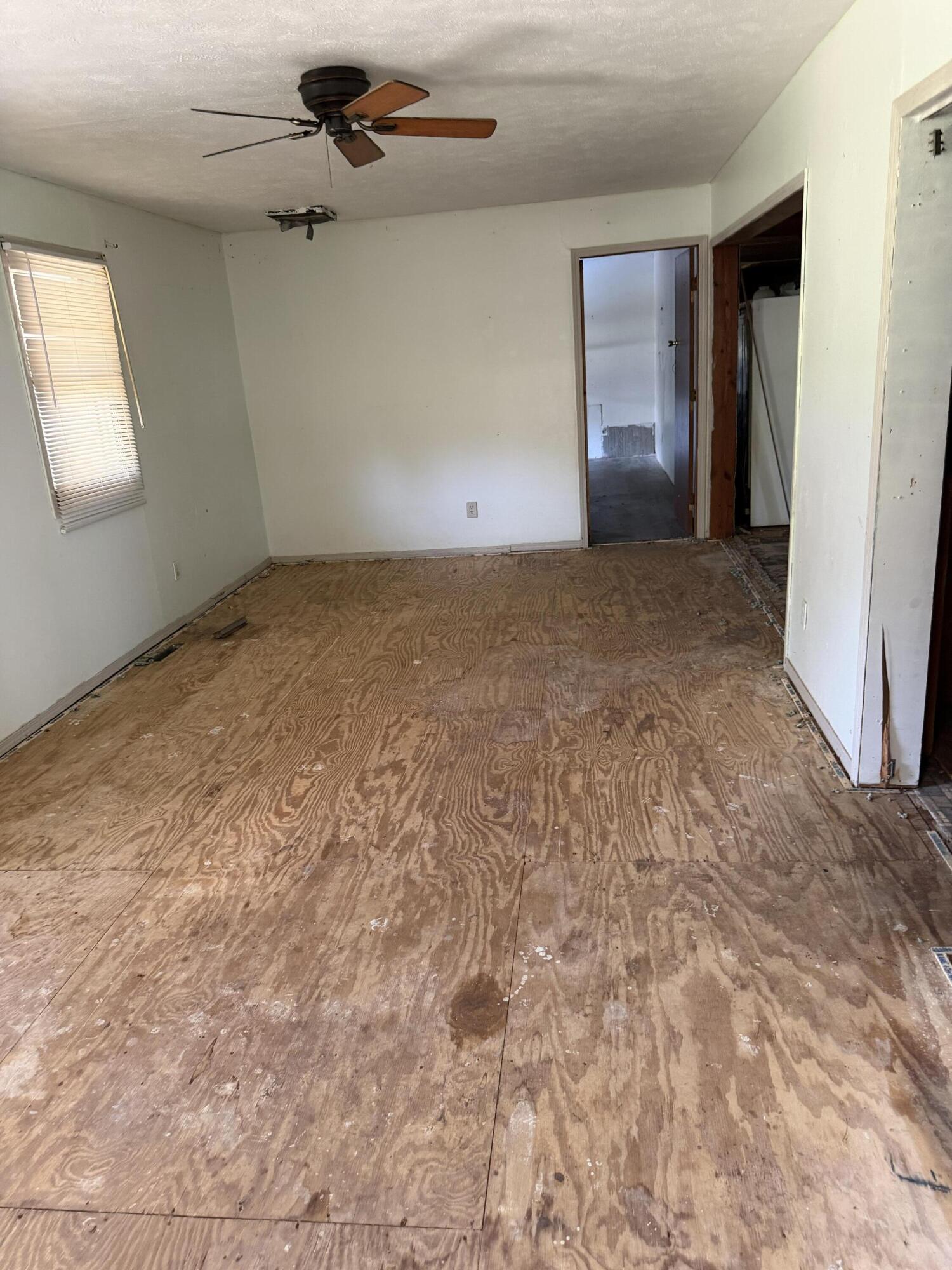 135 Lake Circle Drive Property Photo 3