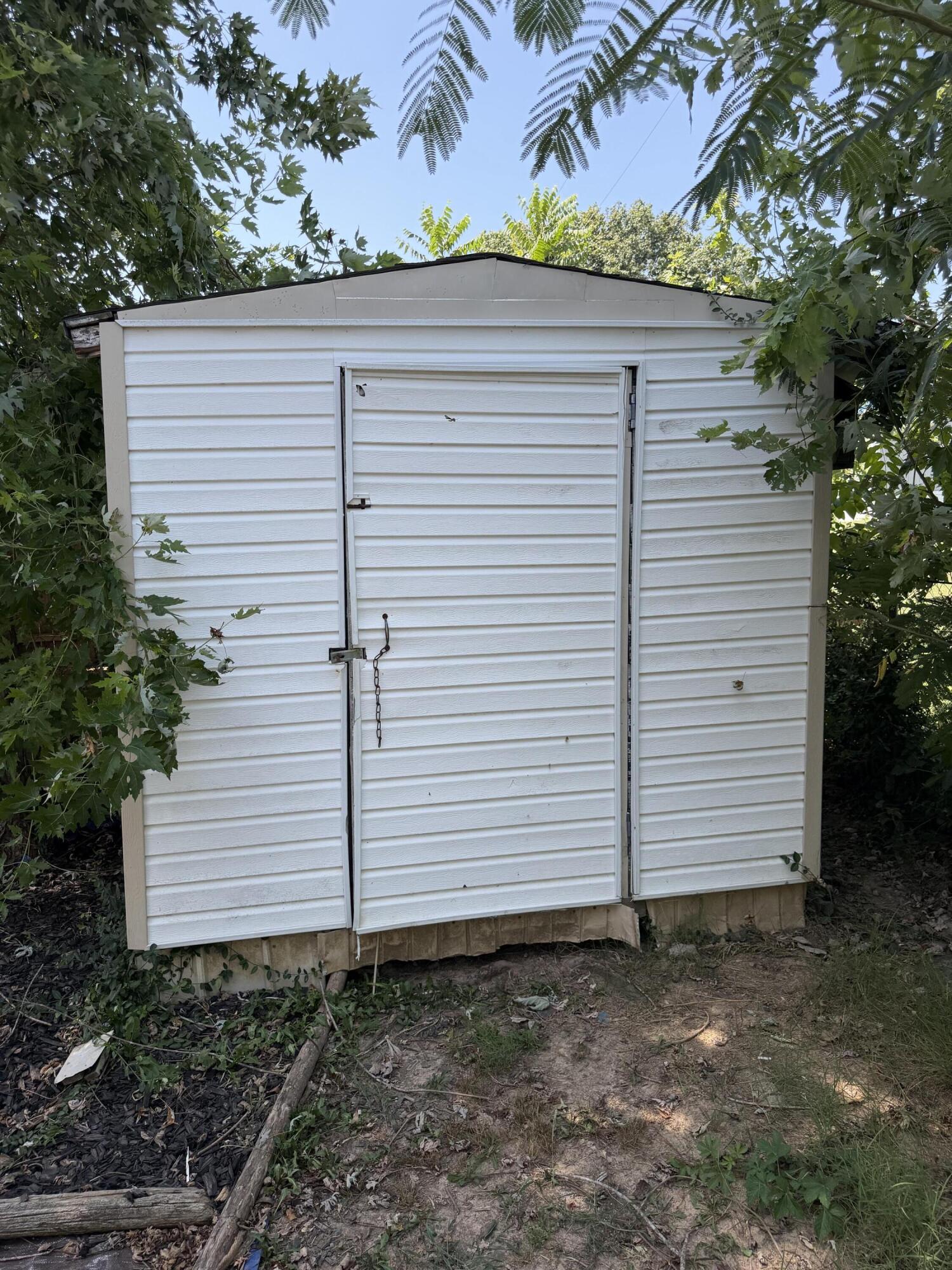 135 Lake Circle Drive Property Photo 12