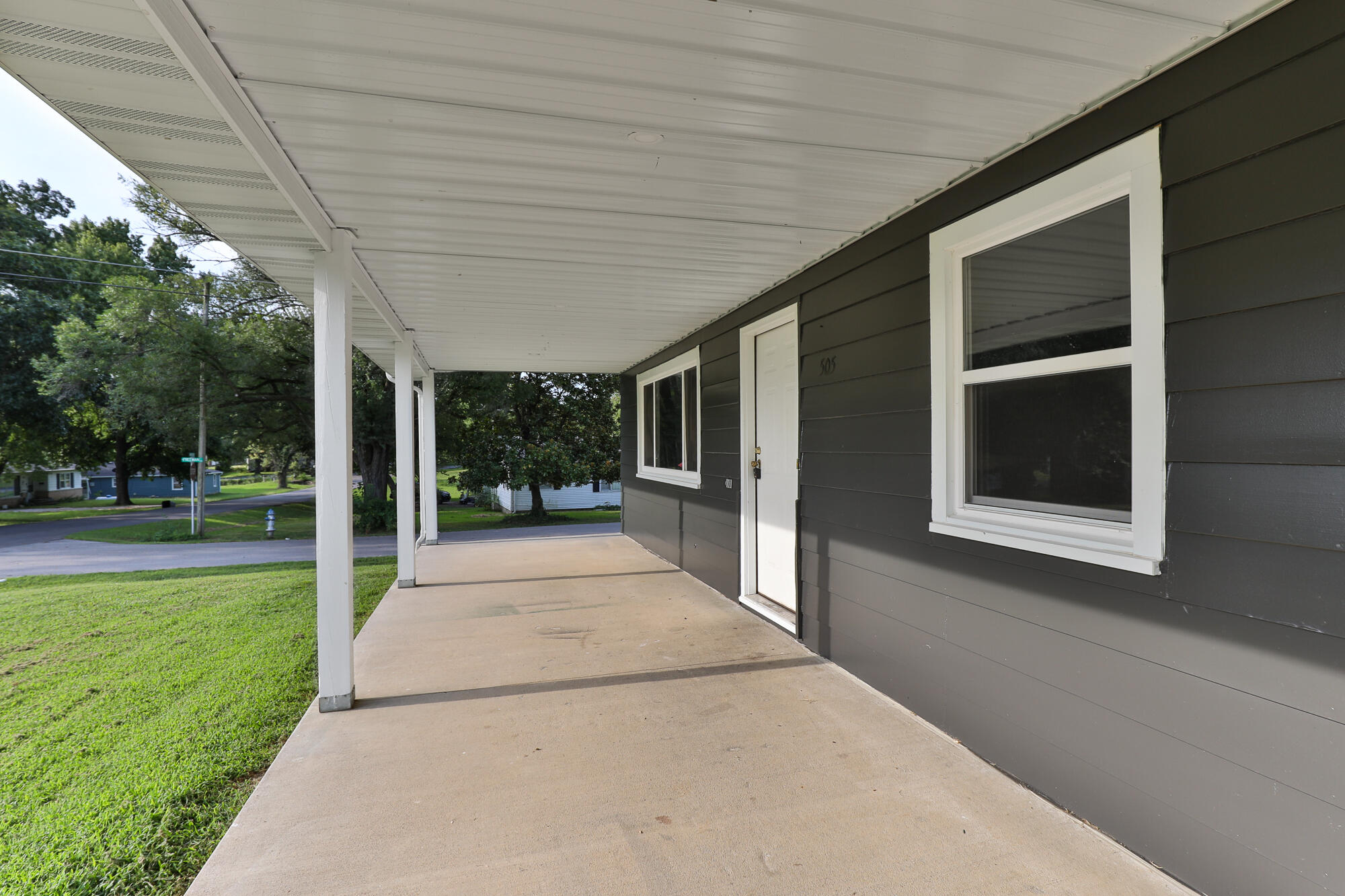 505 North Water Avenue Property Photo 4