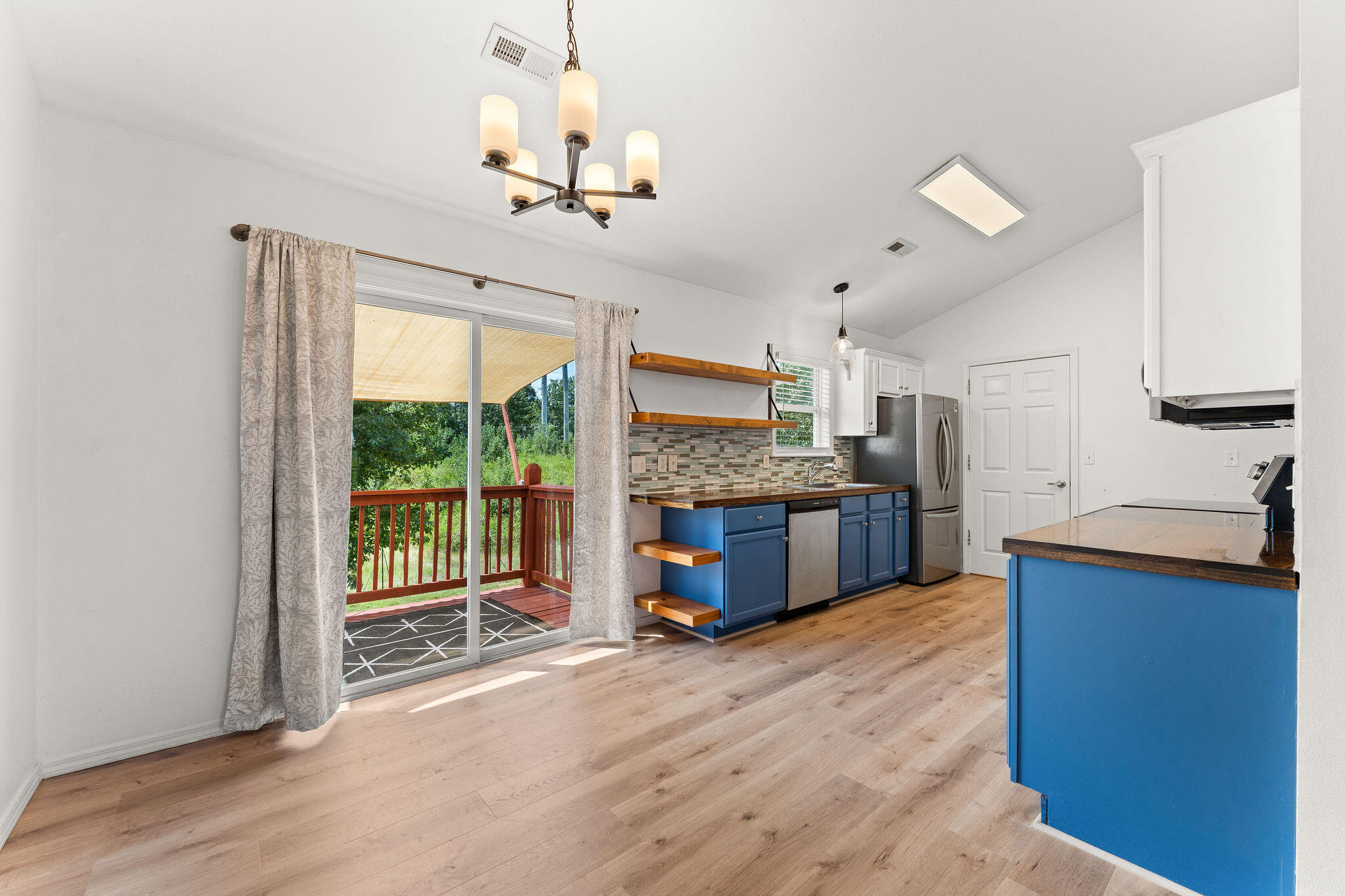 577 Van Buren Road Property Photo 11