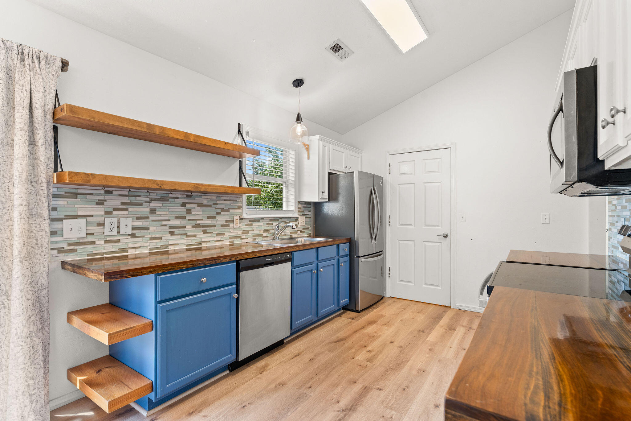 577 Van Buren Road Property Photo 12