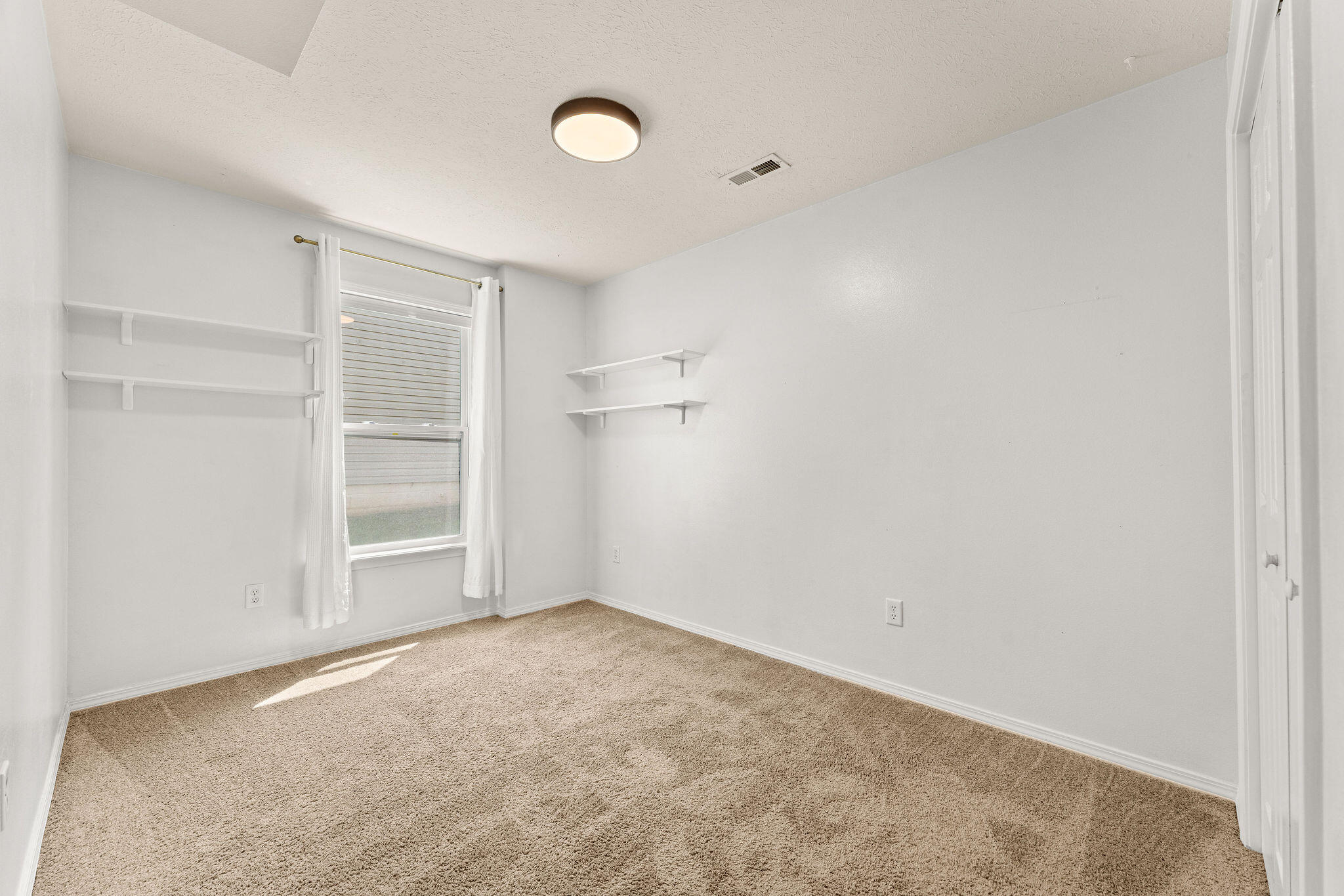577 Van Buren Road Property Photo 26