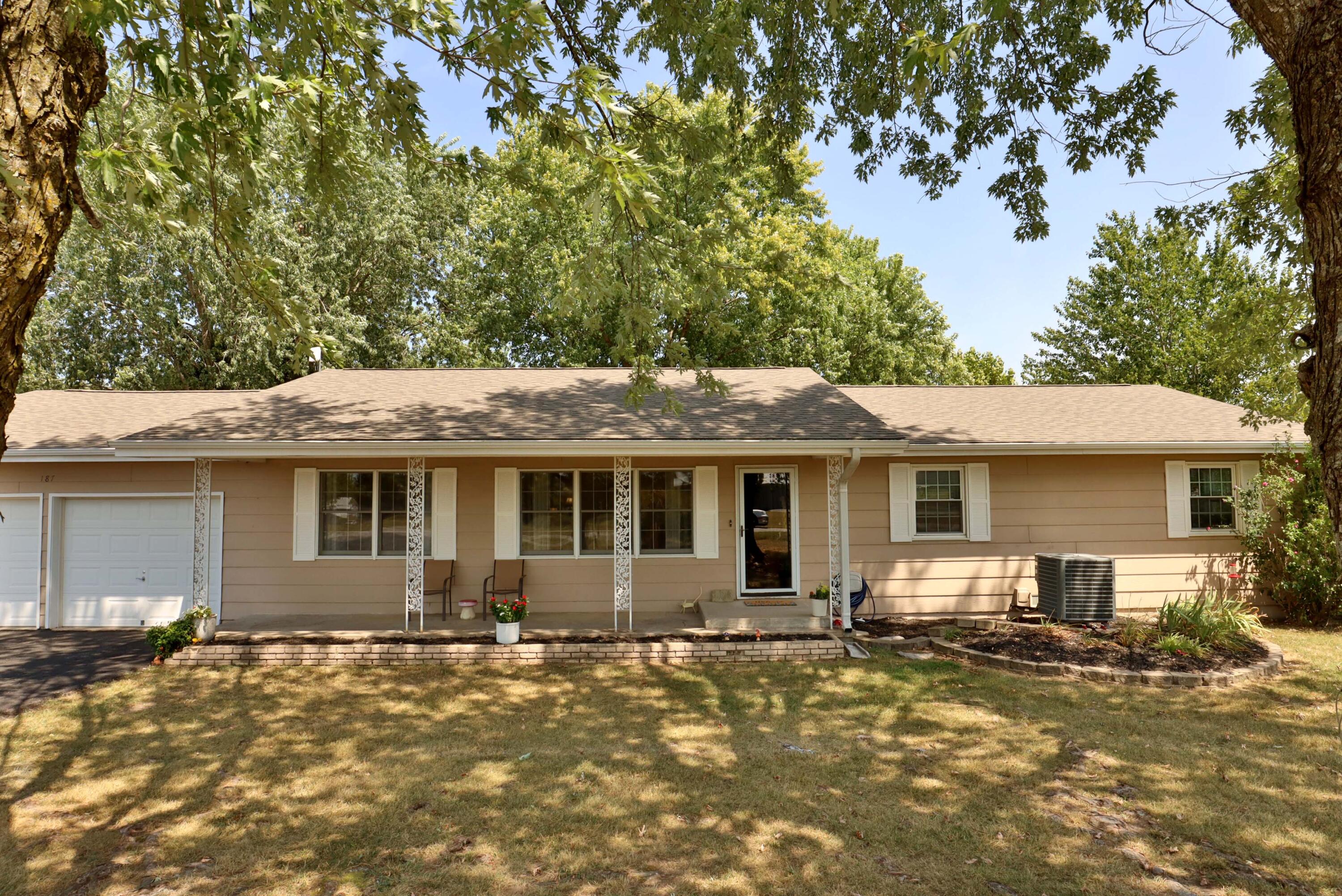 187 Rose Lane Property Photo 3