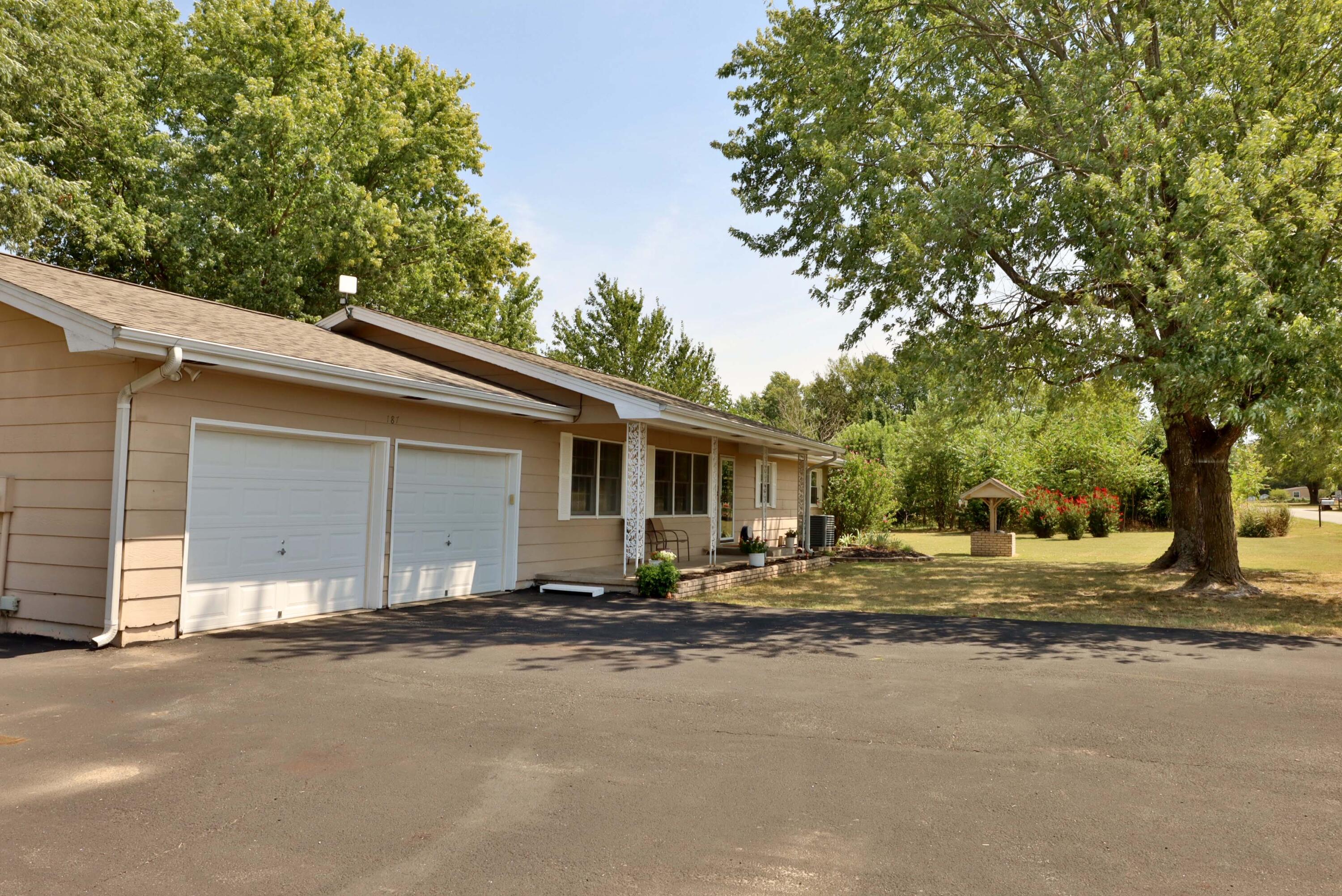 187 Rose Lane Property Photo 4
