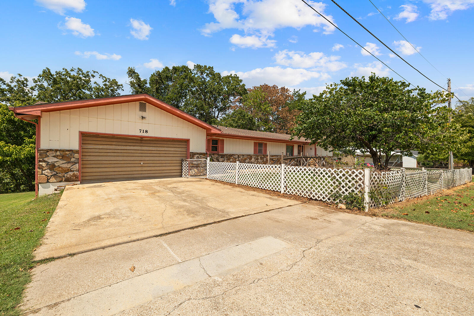 718 Baker Street Property Photo 2