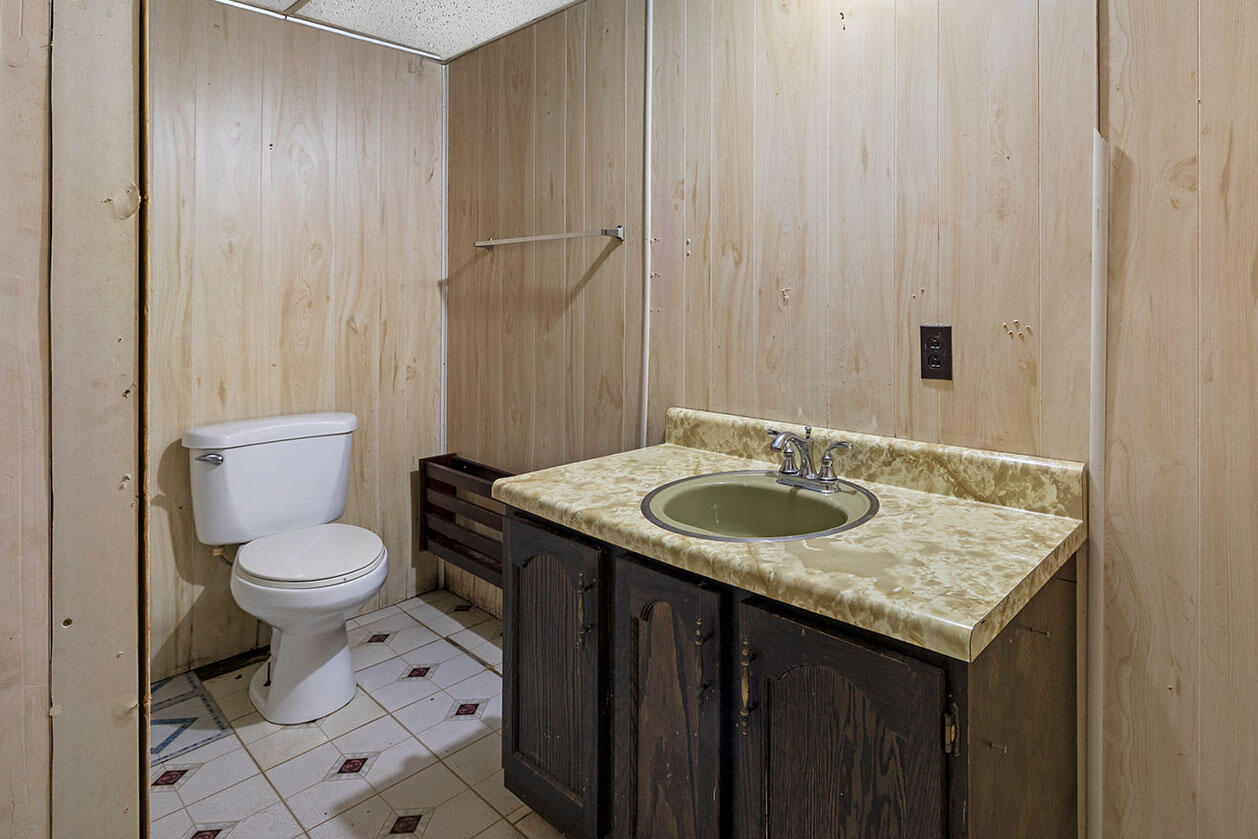 718 Baker Street Property Photo 39
