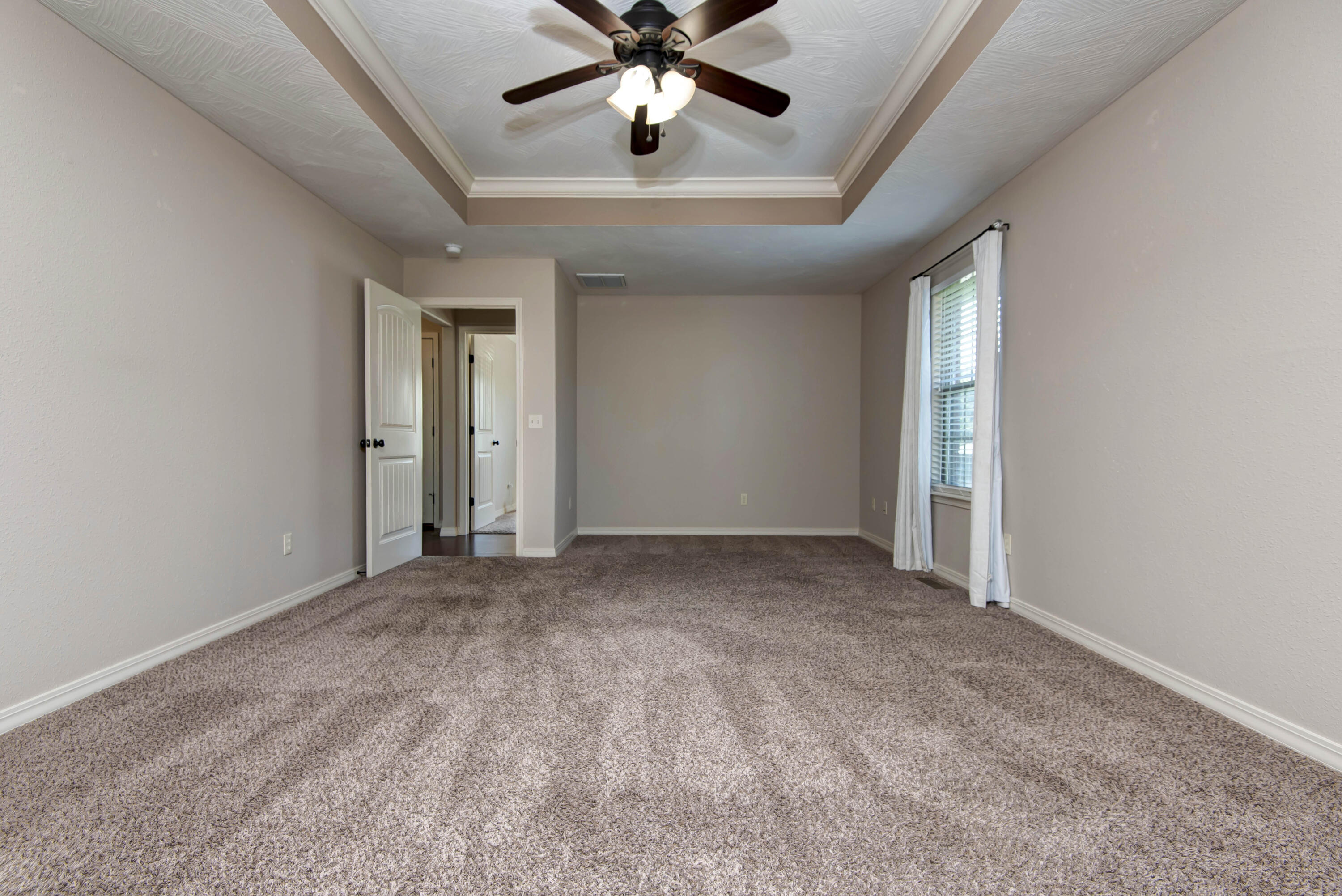 5747 South Winsor Drive Property Photo 15