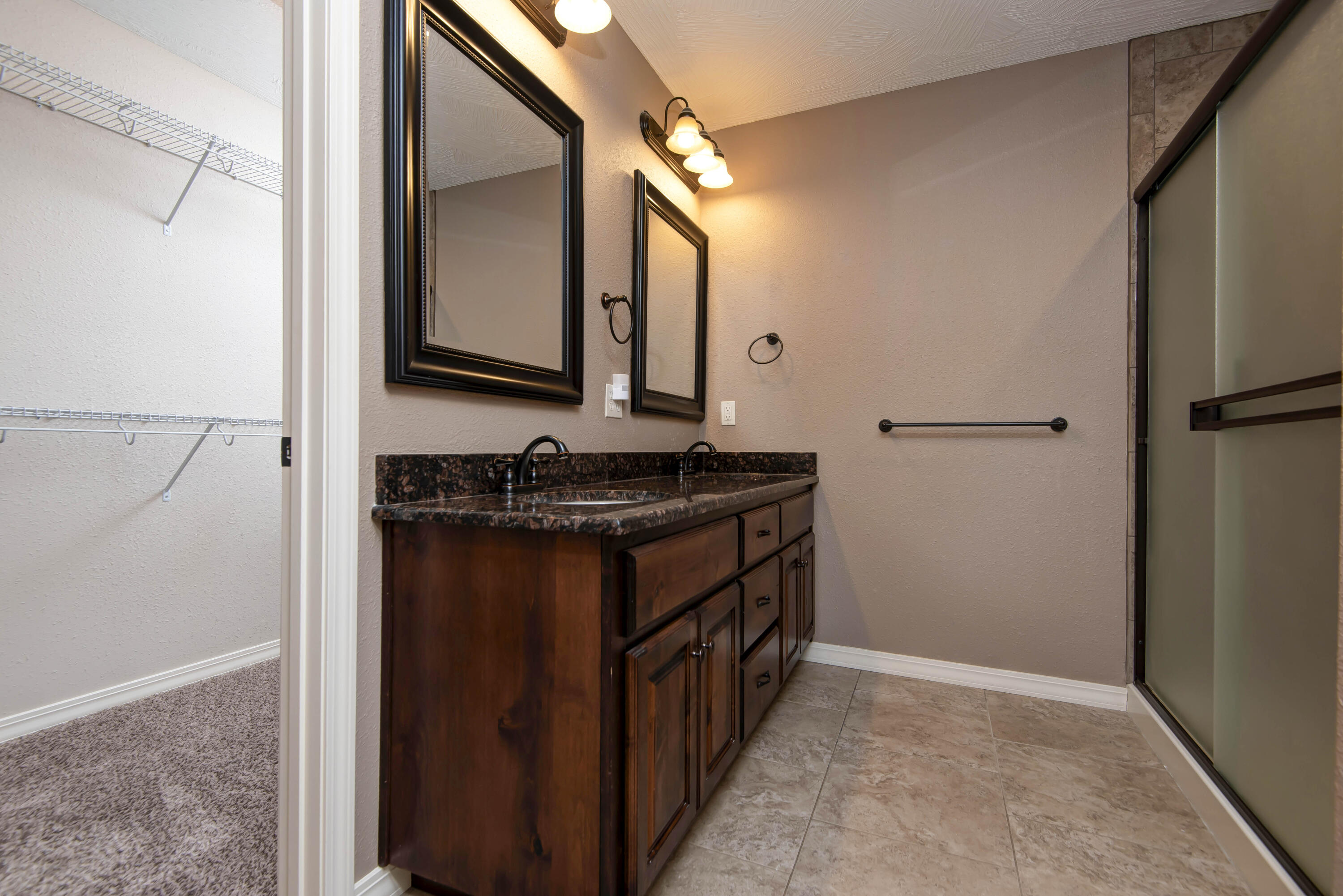 5747 South Winsor Drive Property Photo 19