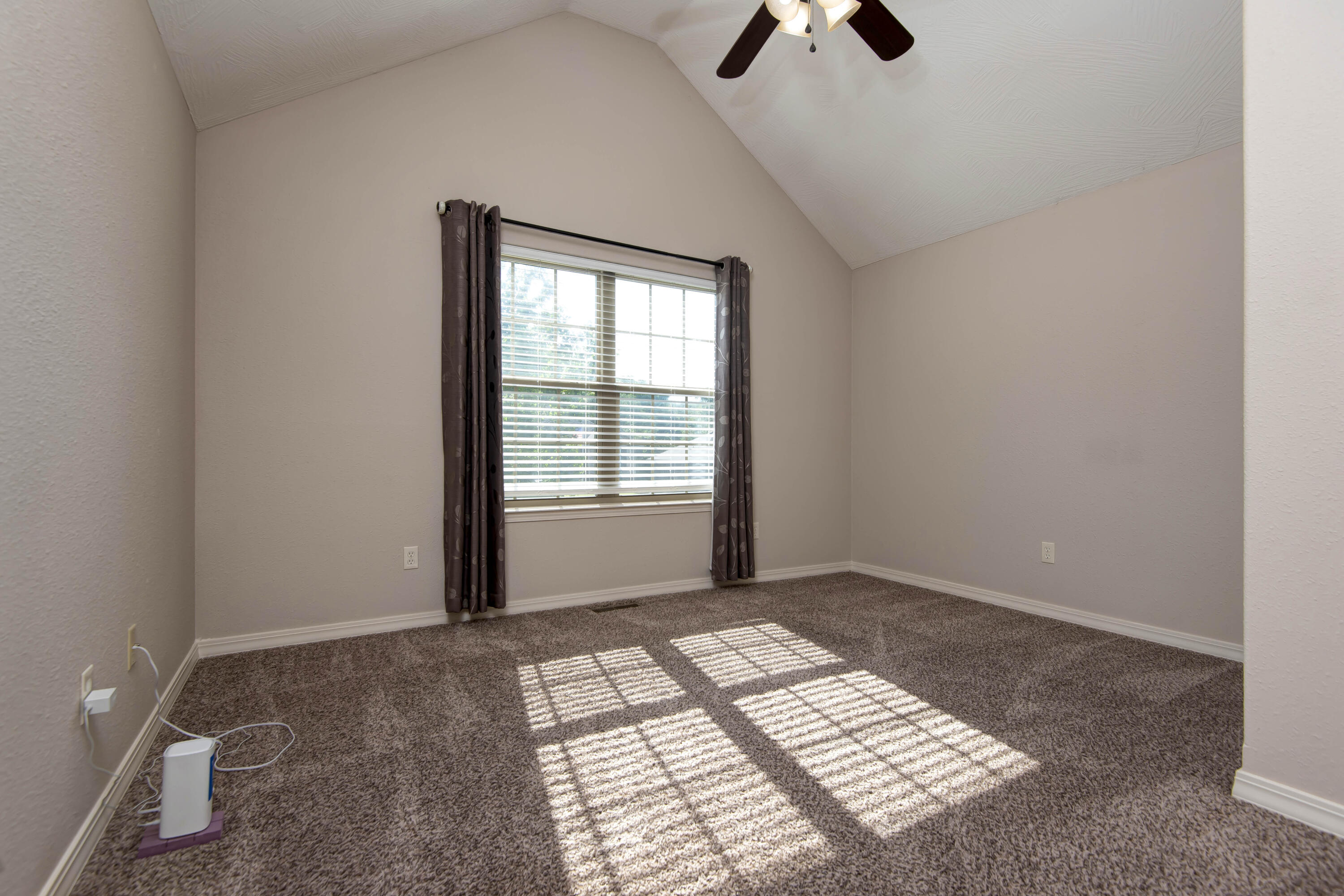 5747 South Winsor Drive Property Photo 21